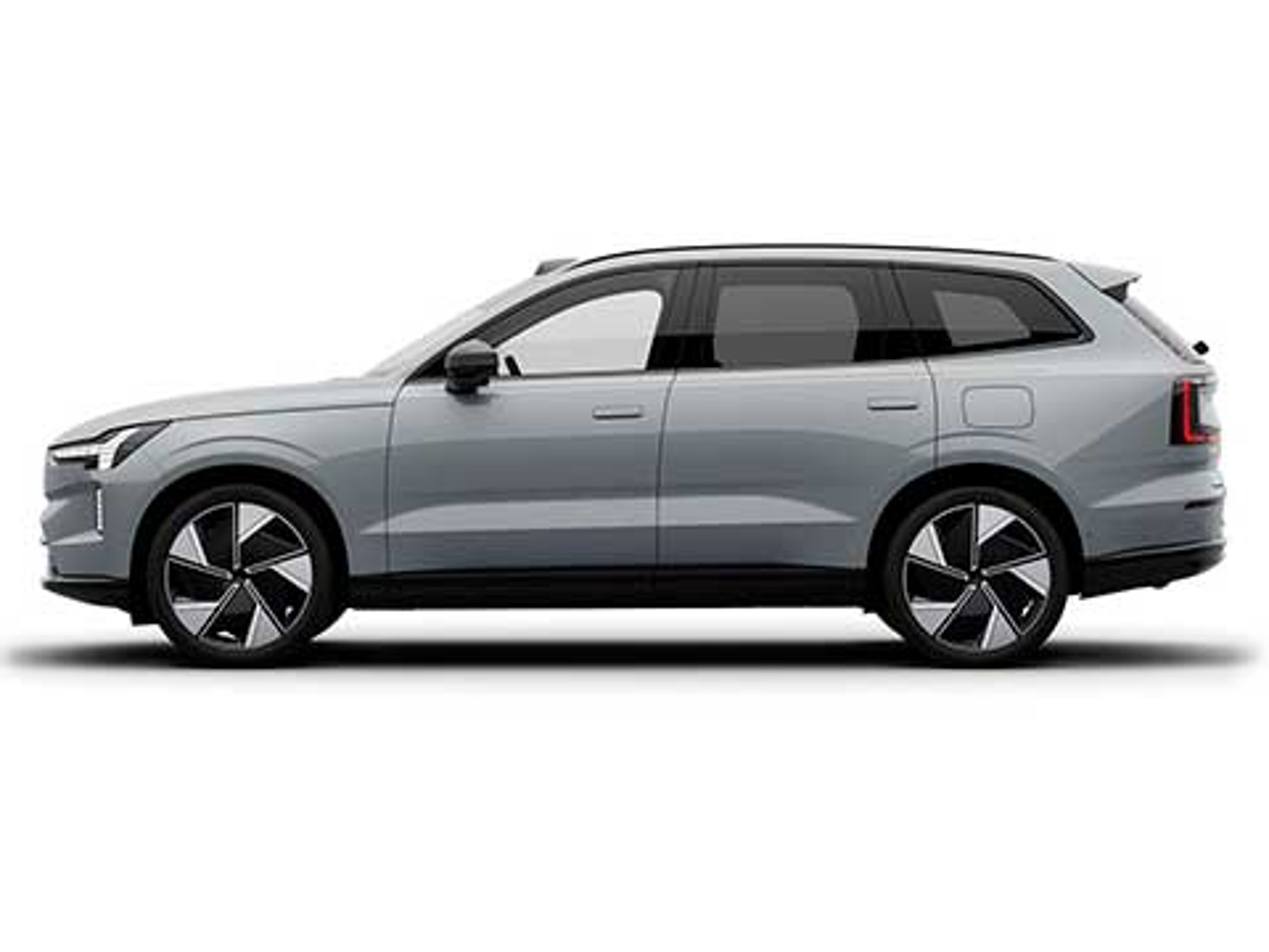 Slank sølvfarvet Volvo EX90 SUV med et moderne design vises i profil. Den har kantede linjer, store alufælge, tonede ruder og et minimalistisk udtryk.