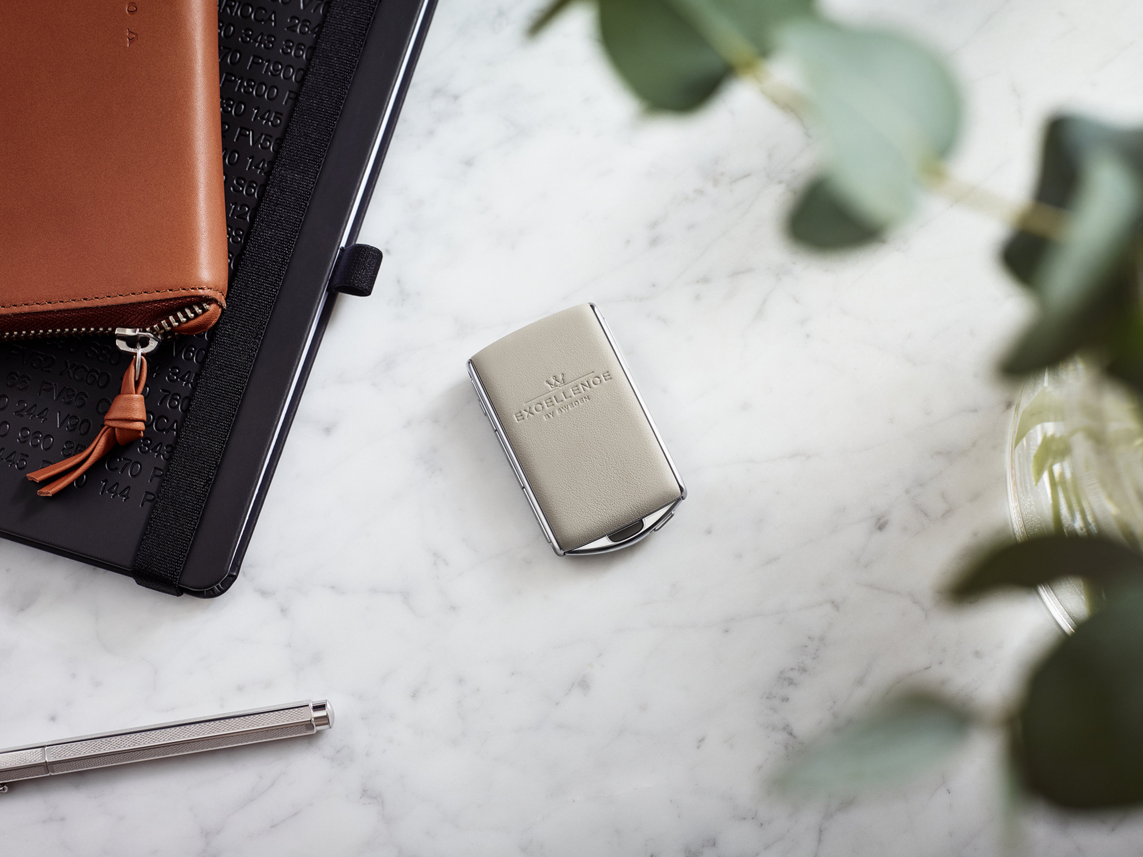 Llavero con carcasa en piel blanco