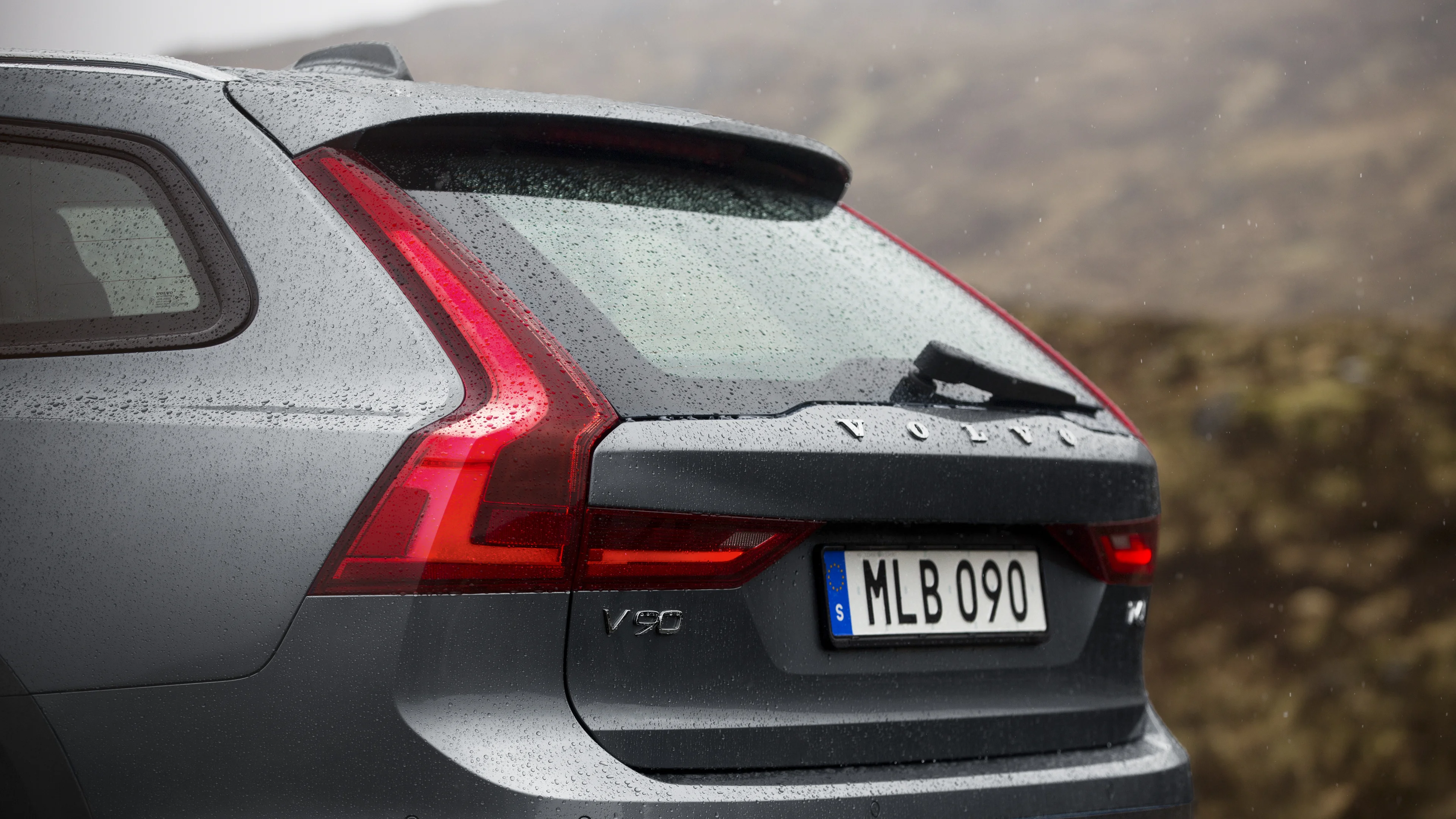 Détecteur de pluie et essuie-glace automatique, technologie liée au pare-brise Volvo