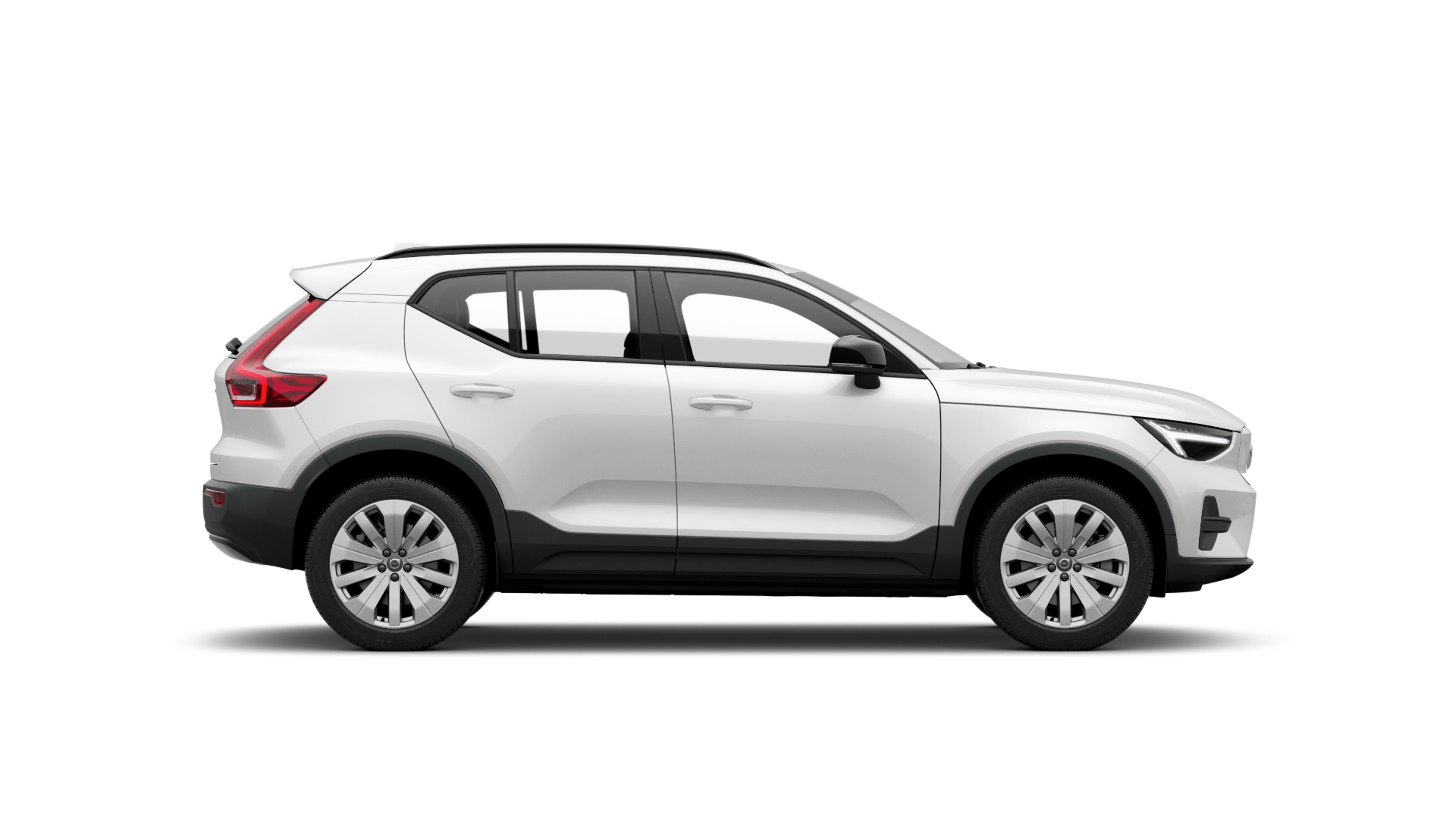 Ein weißer EX40 SUV auf grauem Hintergrund.