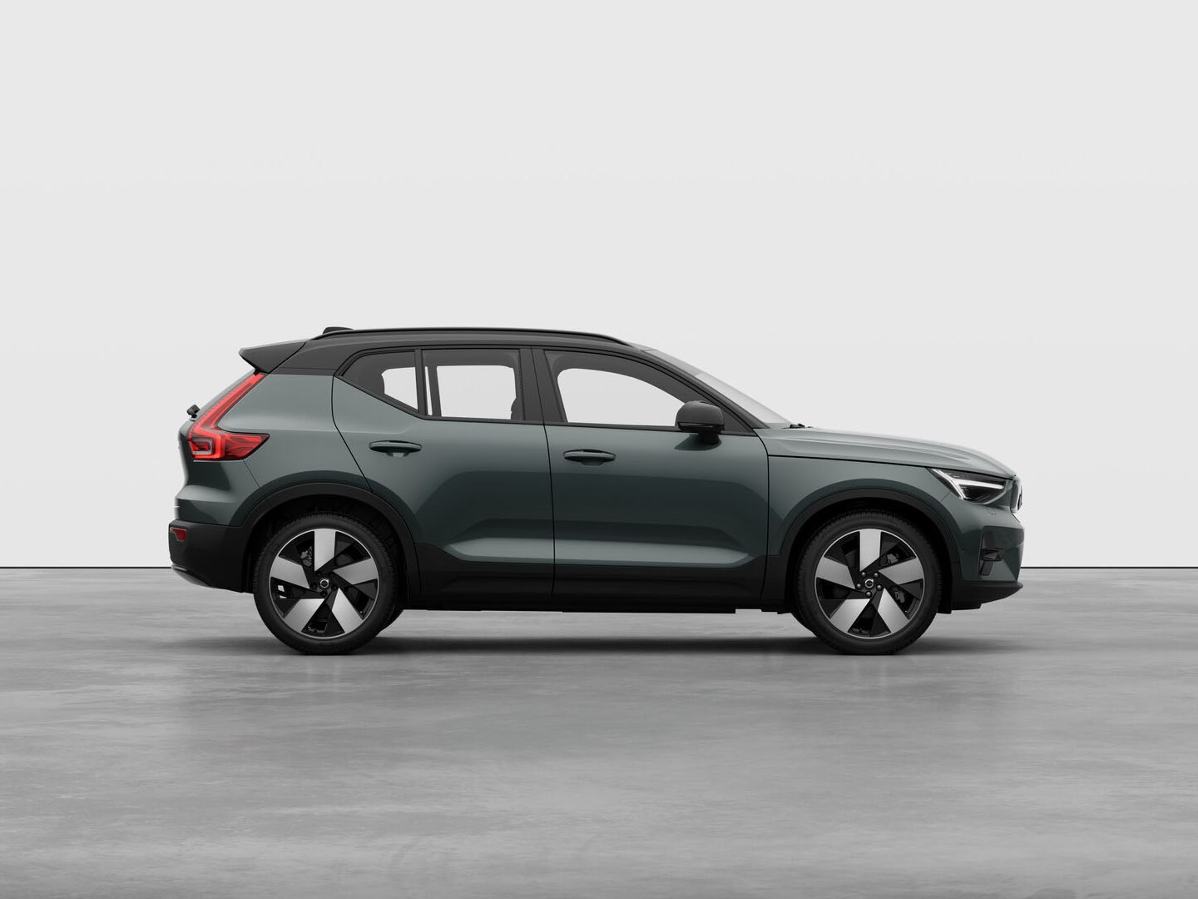 Volvo EX40 Forest Lake