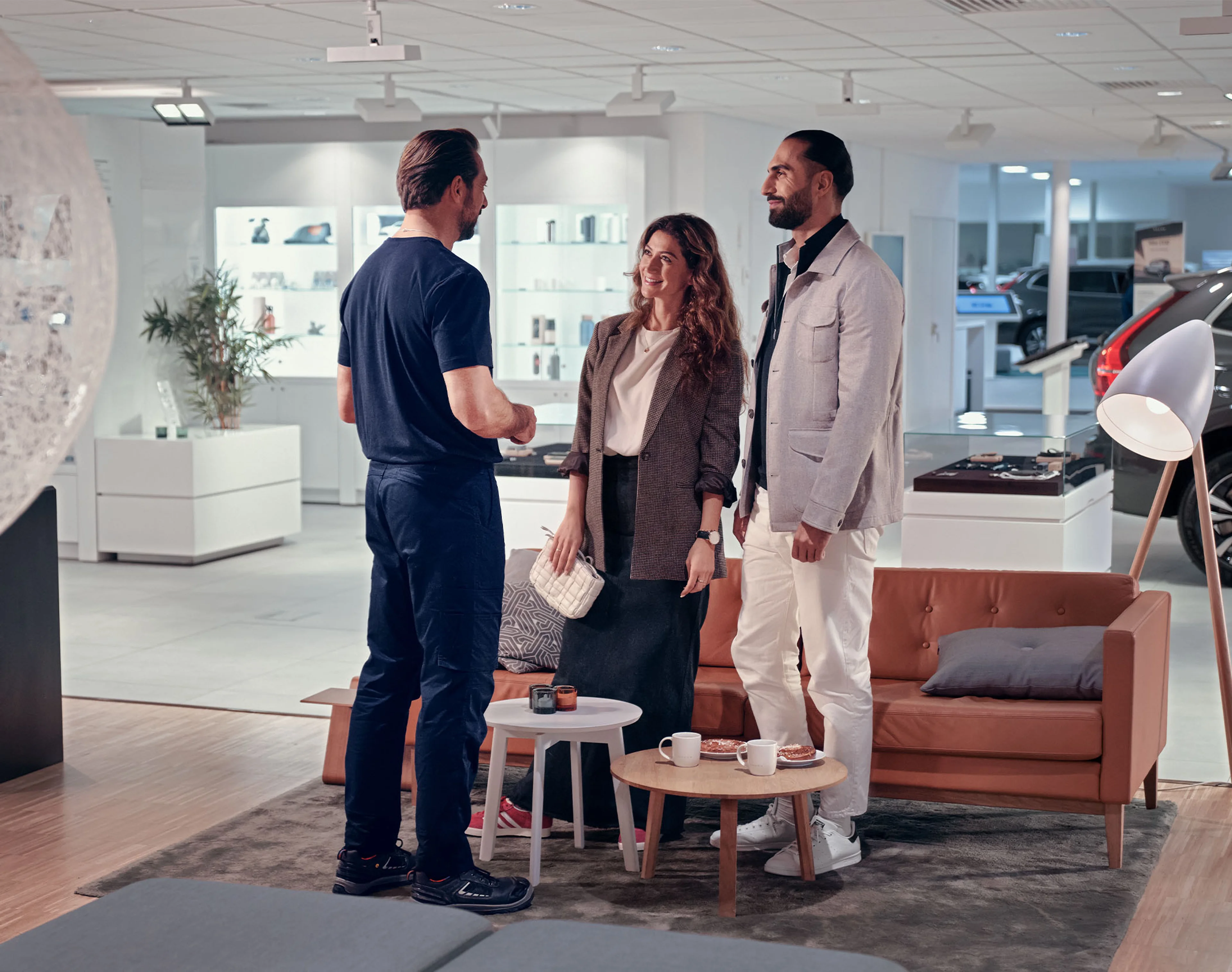 Volvo Lifetime Parts & Labor Warranty - family meeting with technician