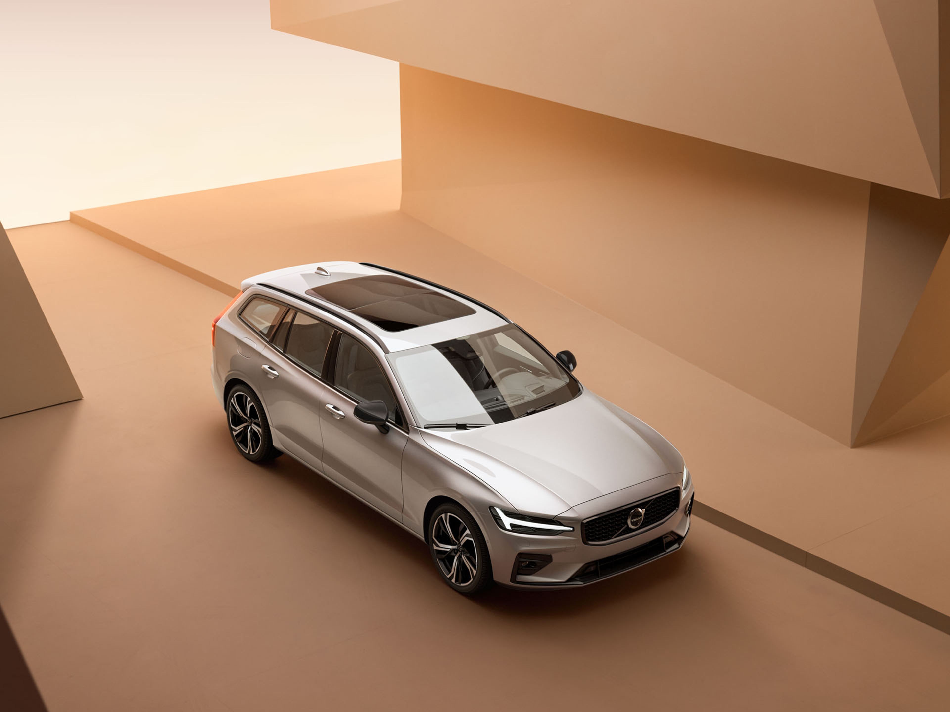 Volvo V60 vista aérea con techo panorámico