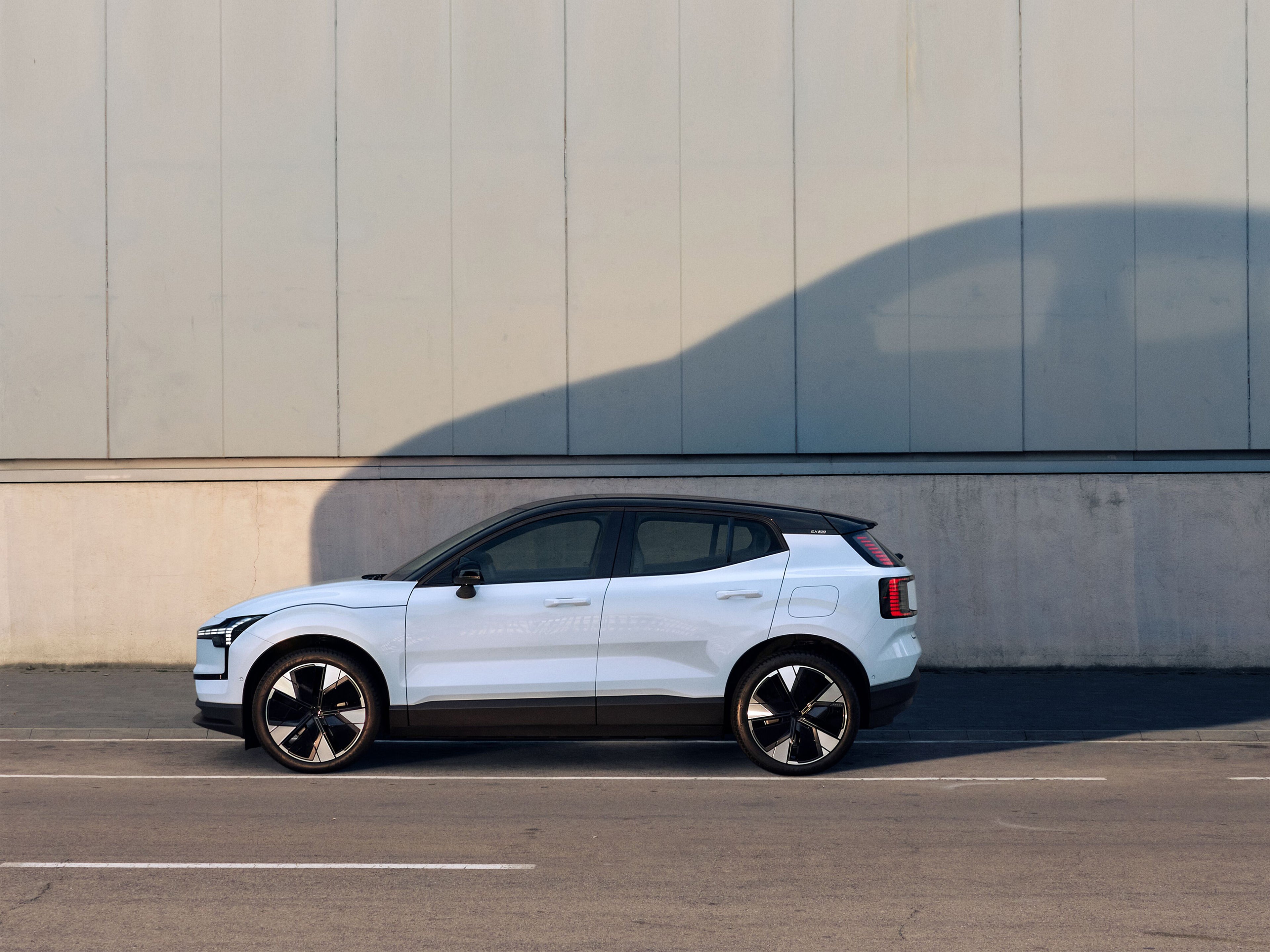 Side Profile of Volvo EX30 in Cloud Blue