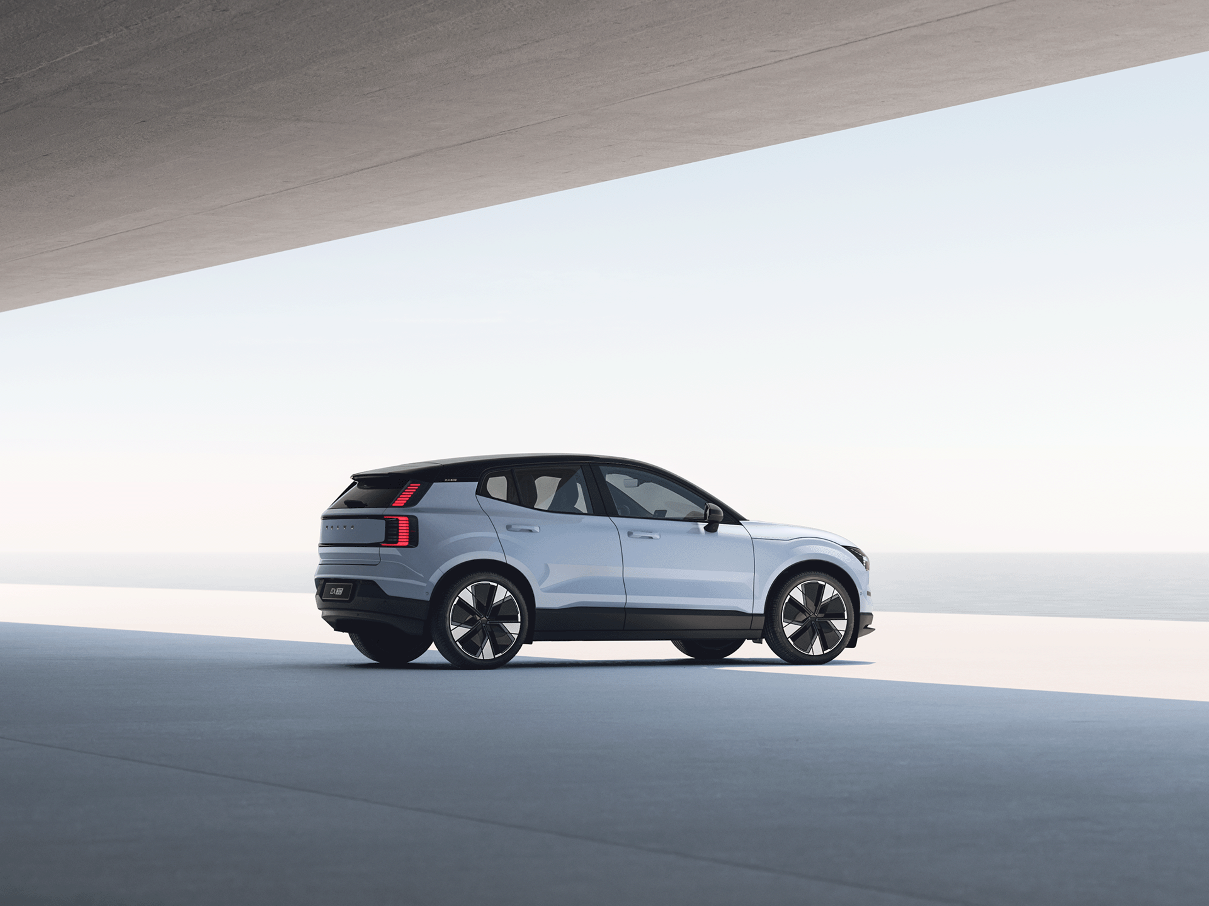 Seitliche Ansicht eines Volvo EX30.