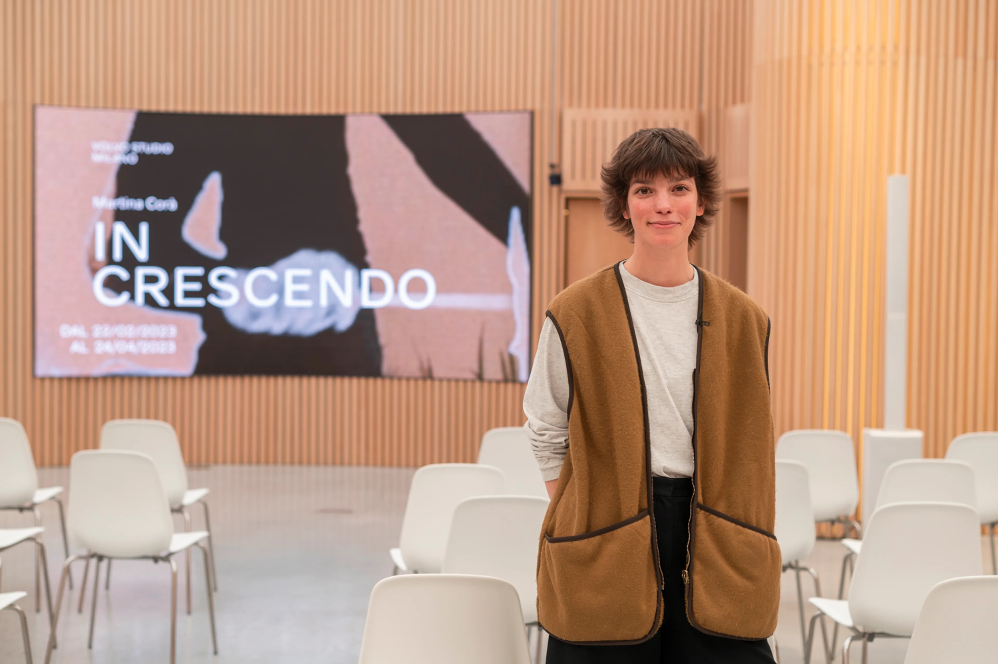 In crescendo