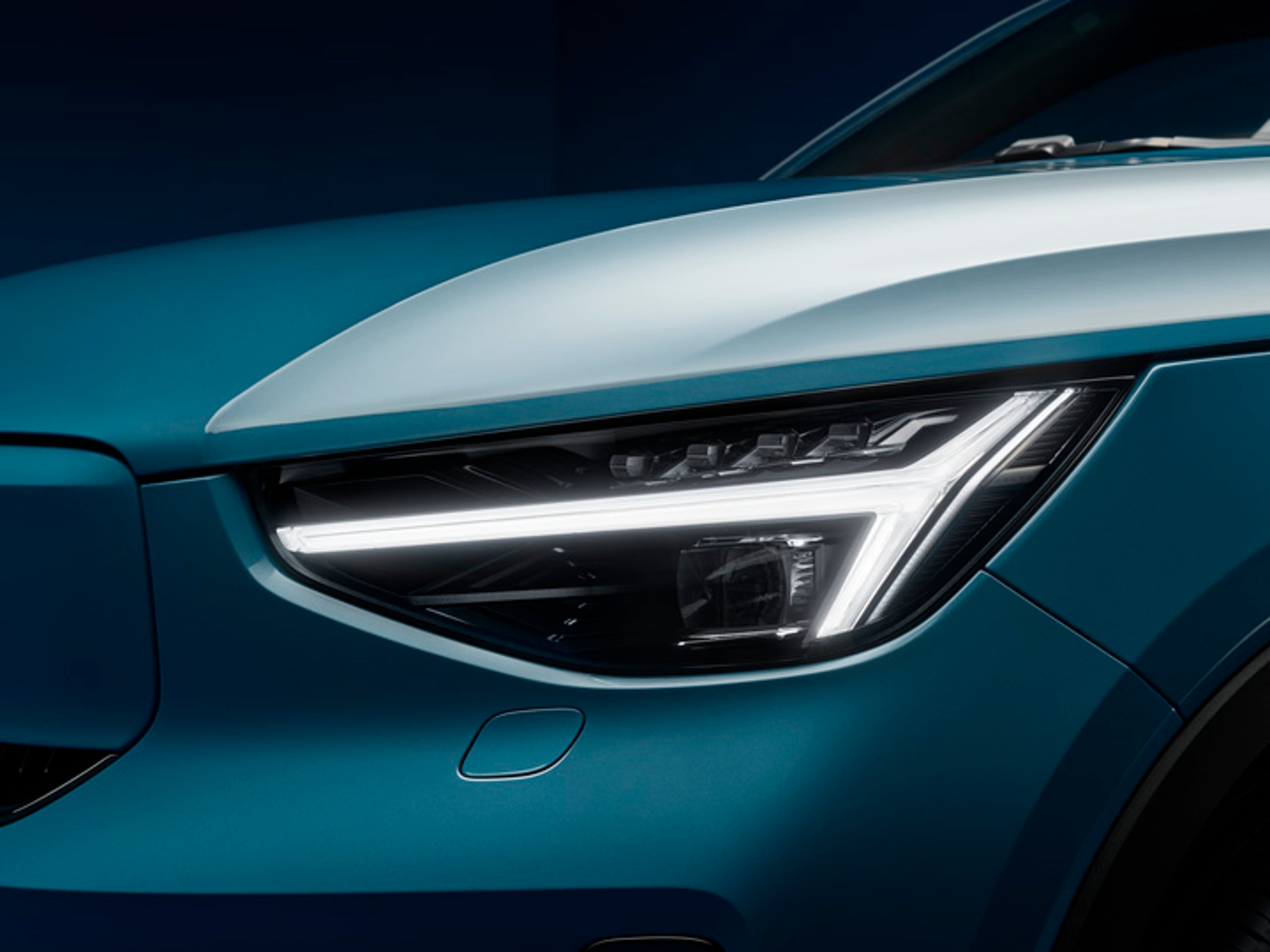 Faro LED de un Volvo C40 eléctrico