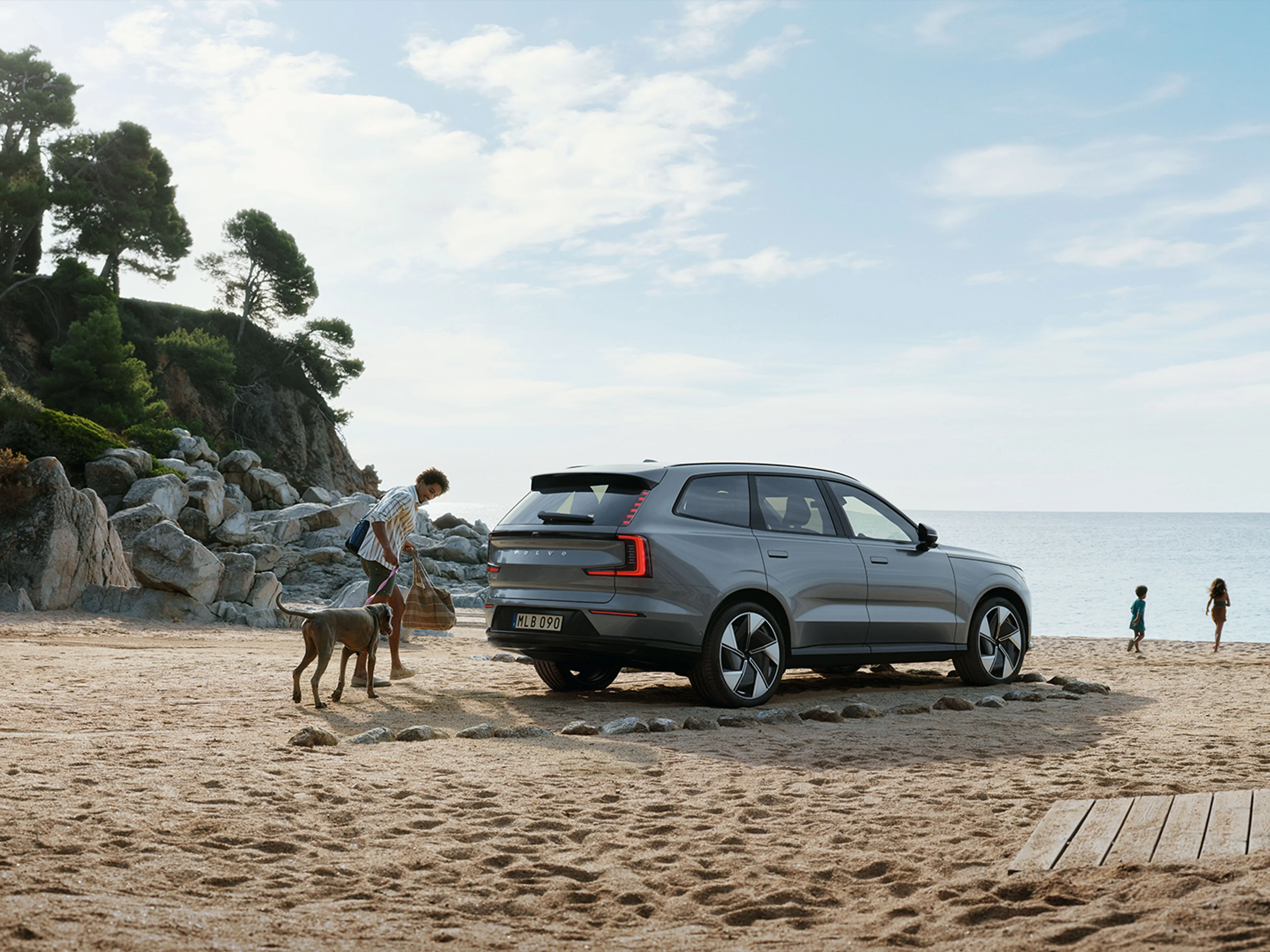 Volvo EX90 na plaży