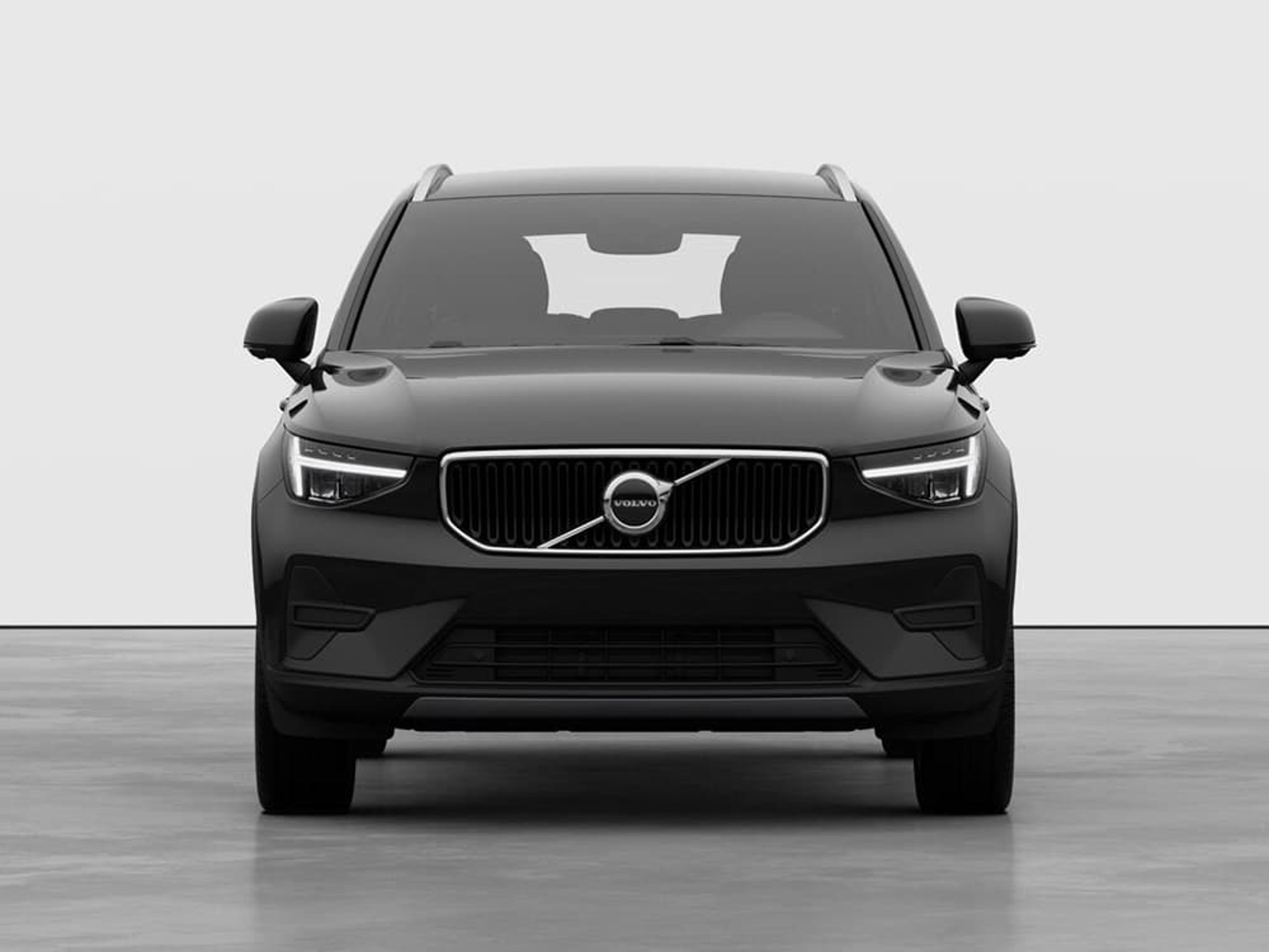 Vue de face de la XC40 dans un environnement studio.