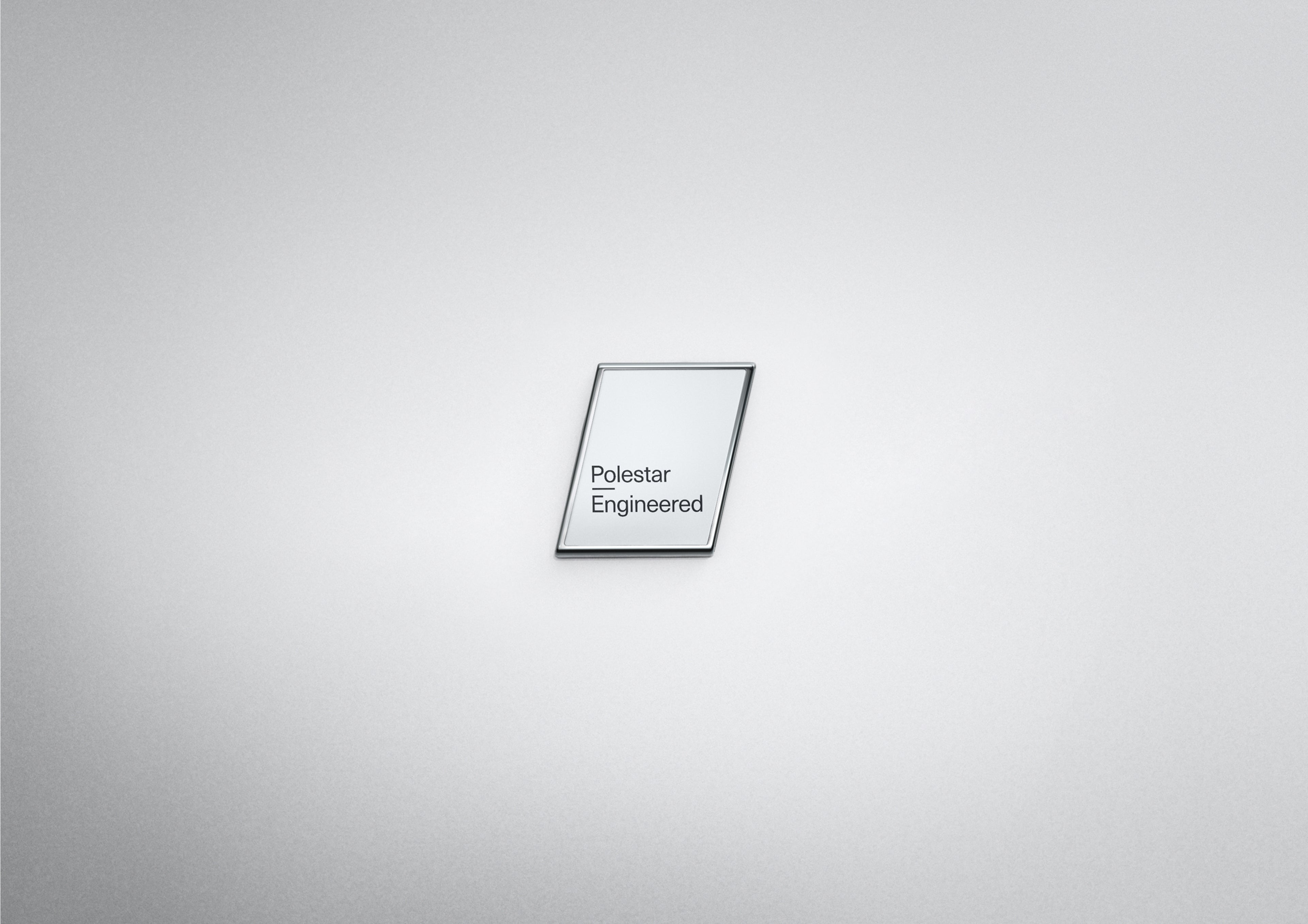 Logo Polestar na vozidle