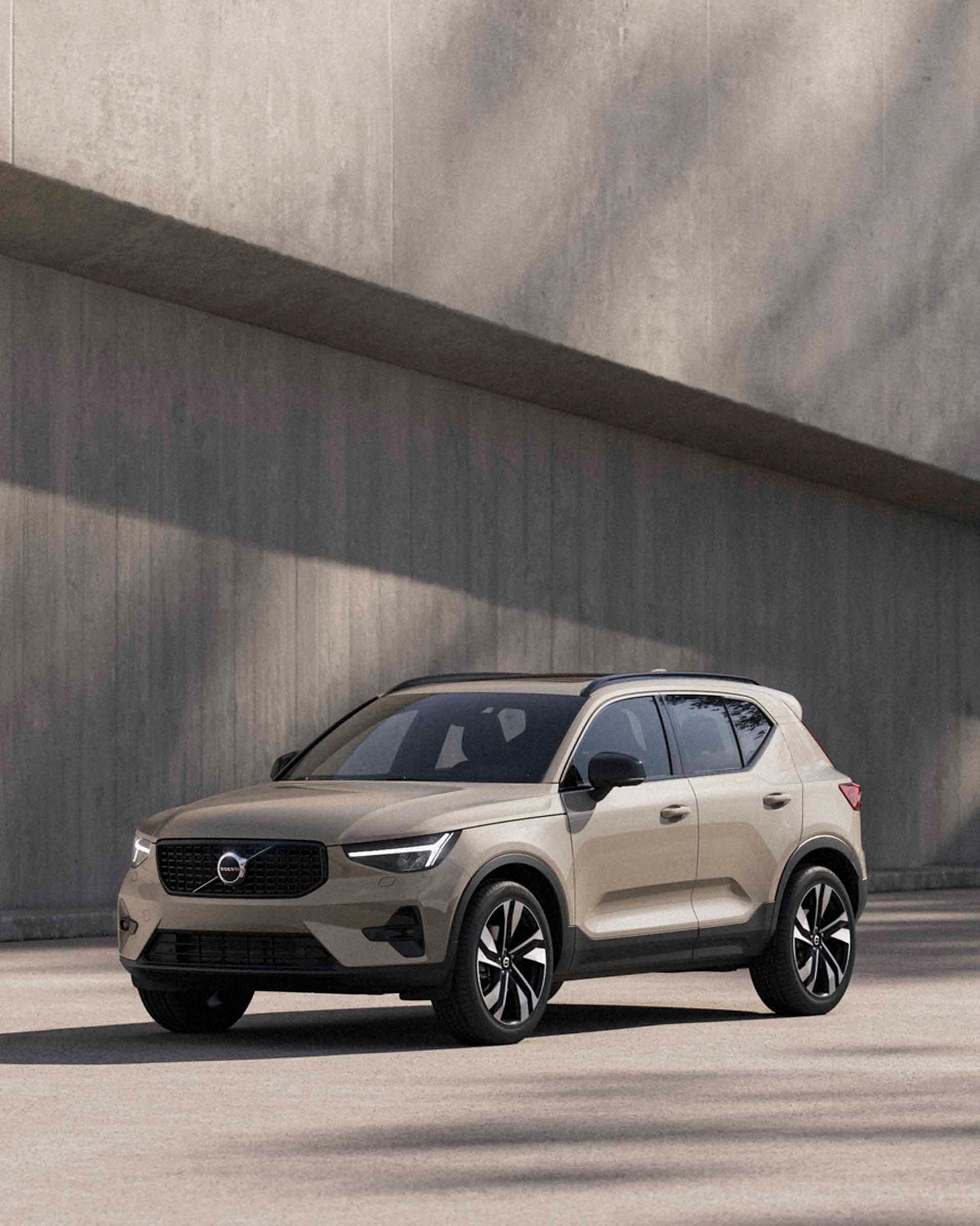 Volvo XC40 mild hybrid vista lateral modelo color sand dune