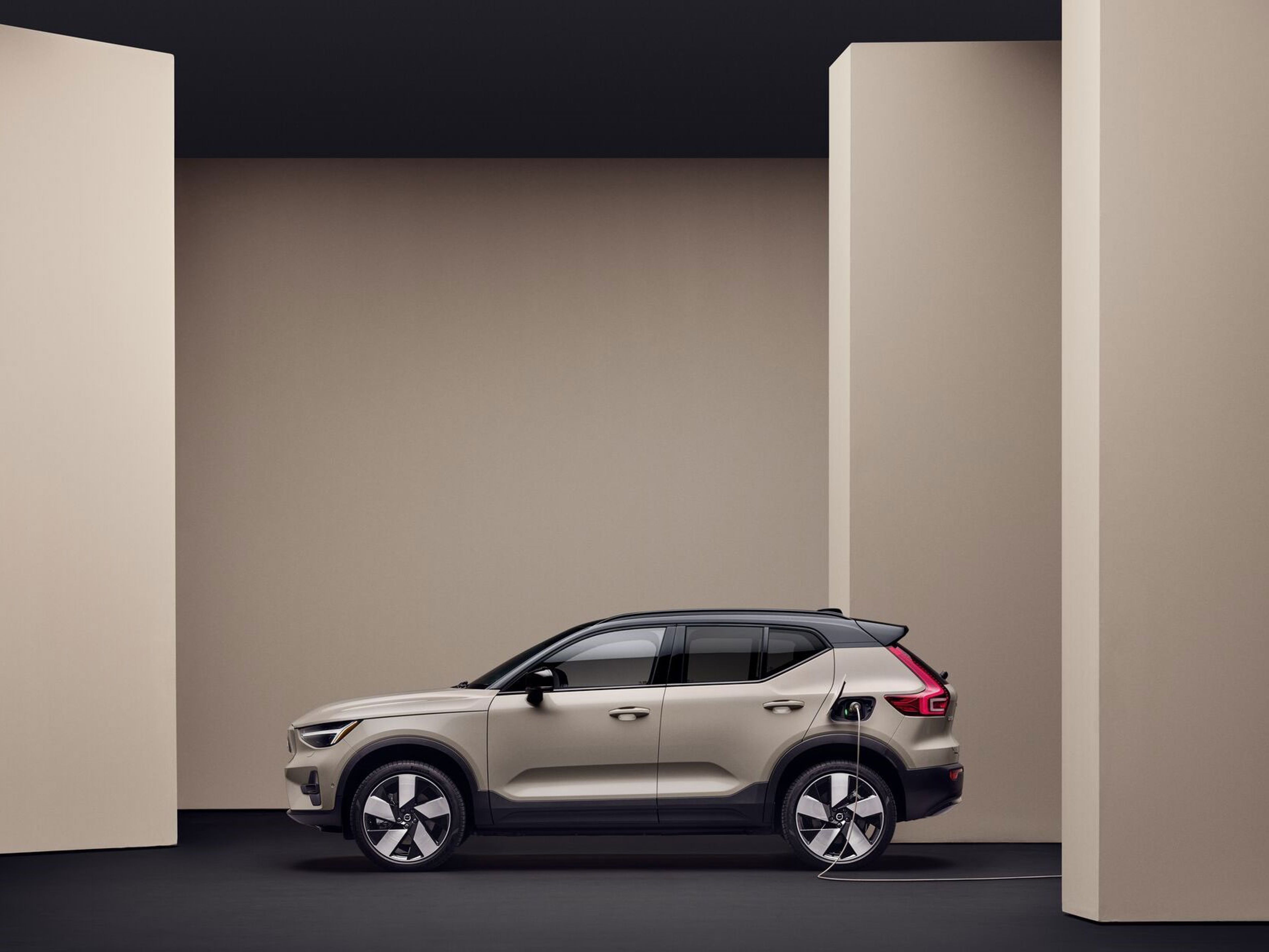 Volvo EX40