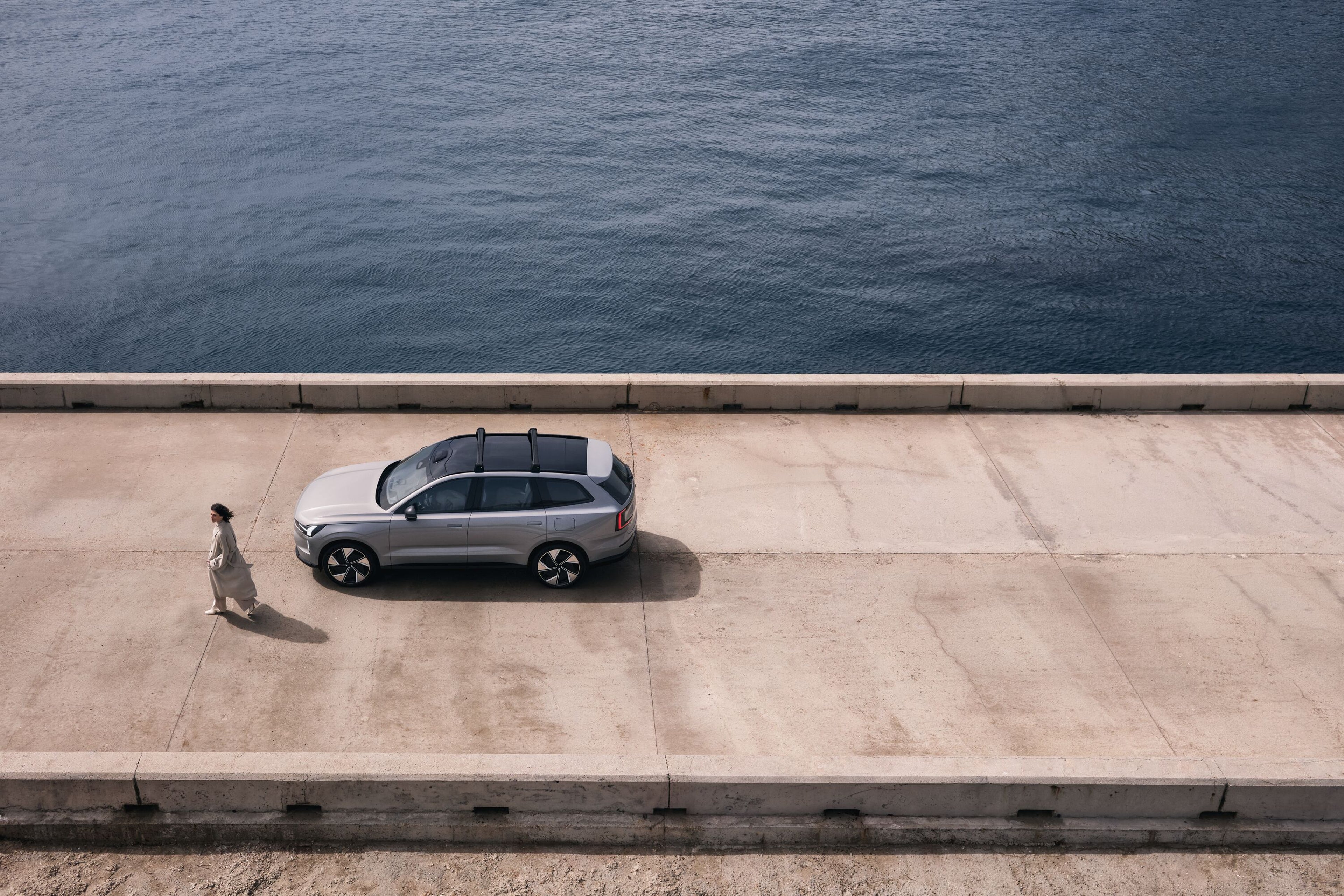 Pracownik serwisu Volvo z Klientem