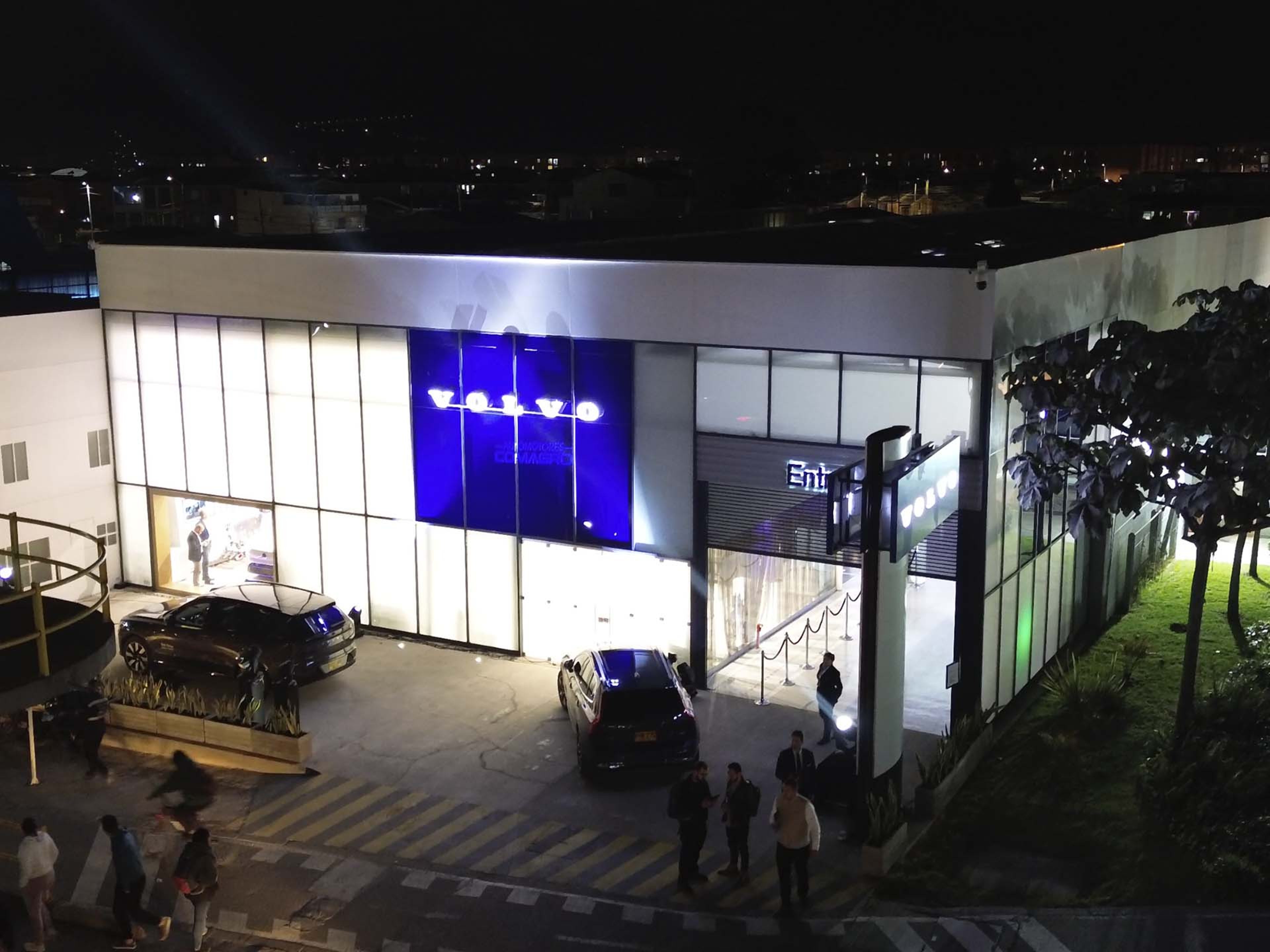 Volvo Cars y Automotores Comagro inauguran su vitrina sostenible en Chía