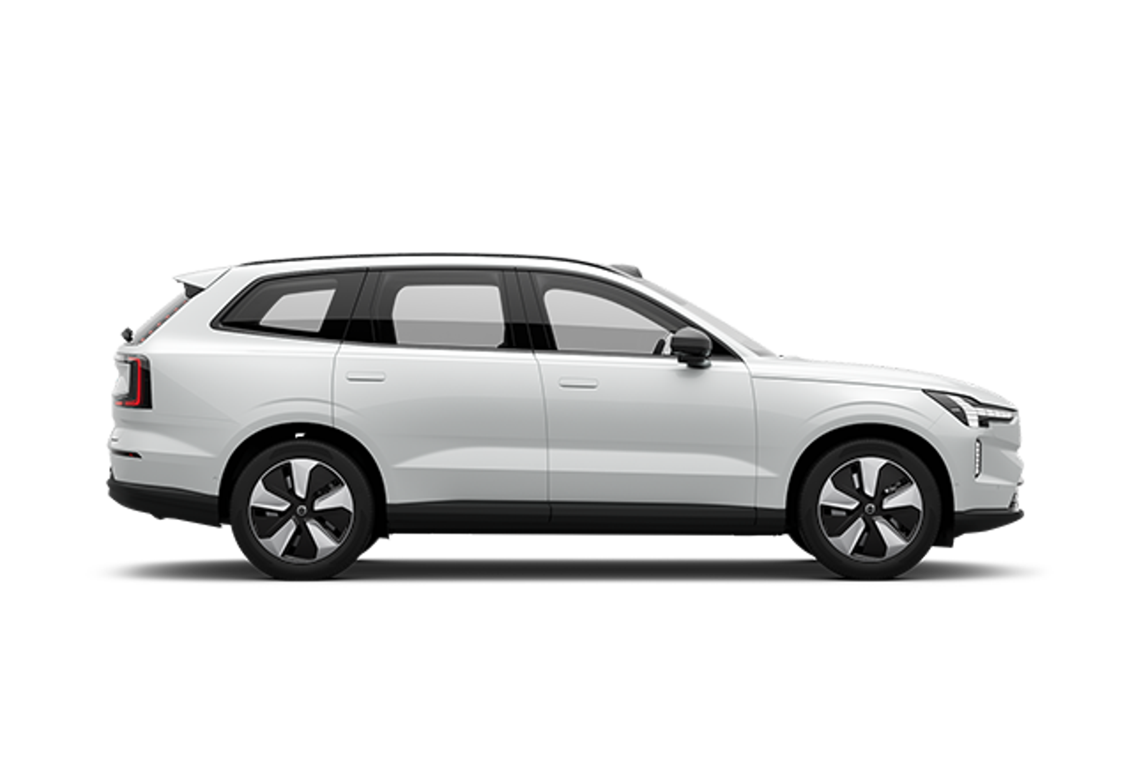 Ein weißer Volvo EX90 SUV vor weißem Hintergrund.