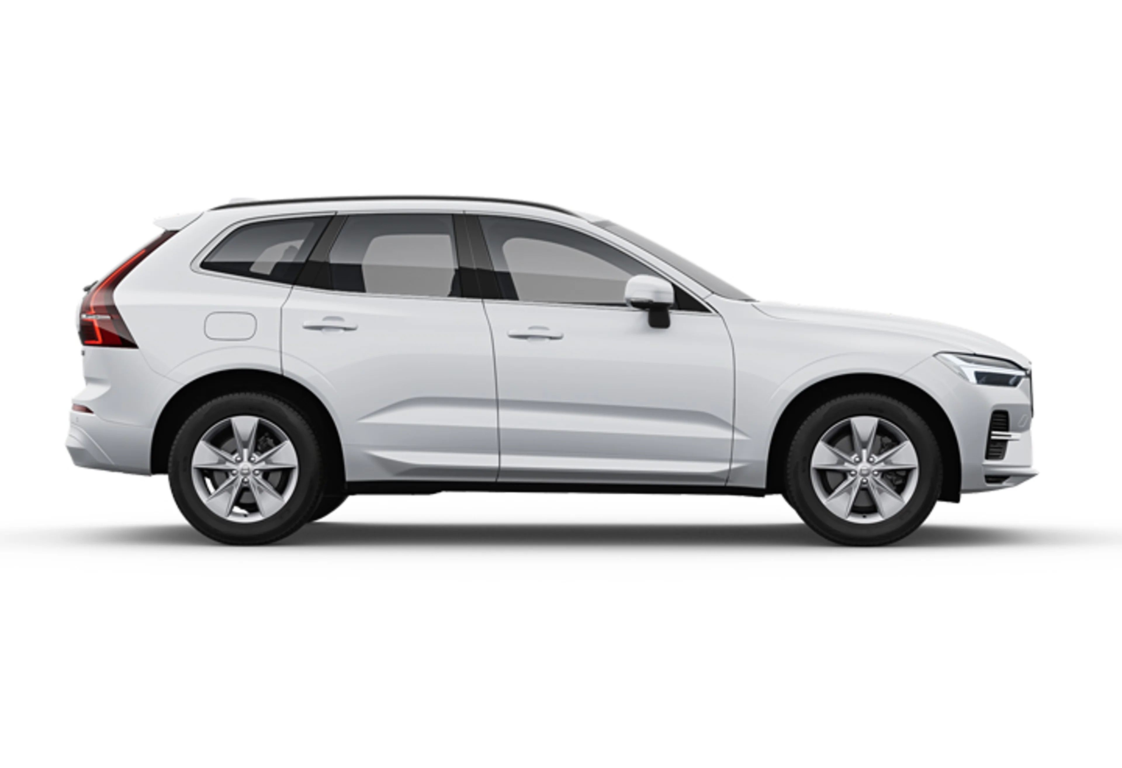 Ein weißer Volvo XC60 SUV auf weißem Hintergrund.