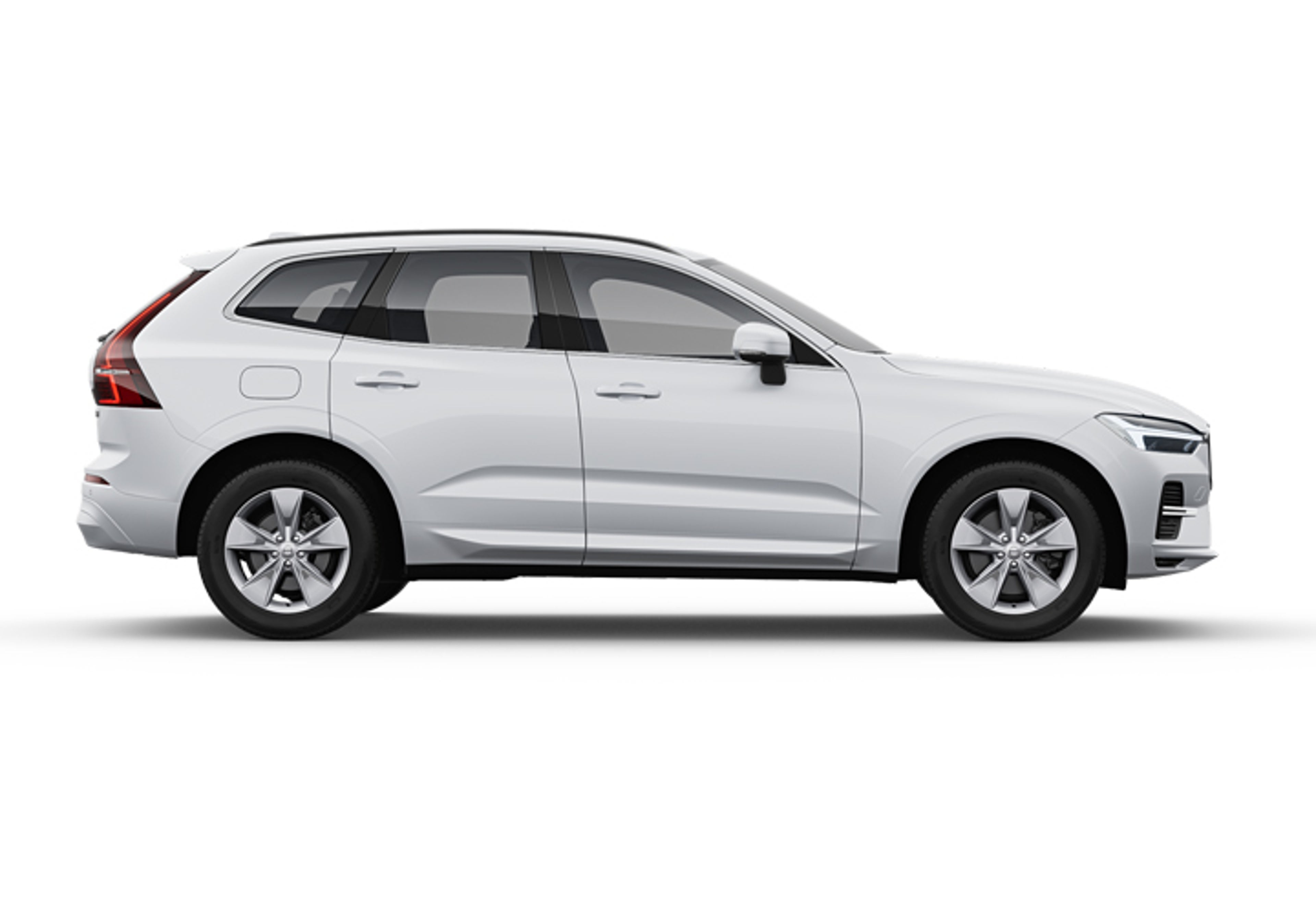 Ein weißer Volvo XC60 SUV auf weißem Hintergrund.