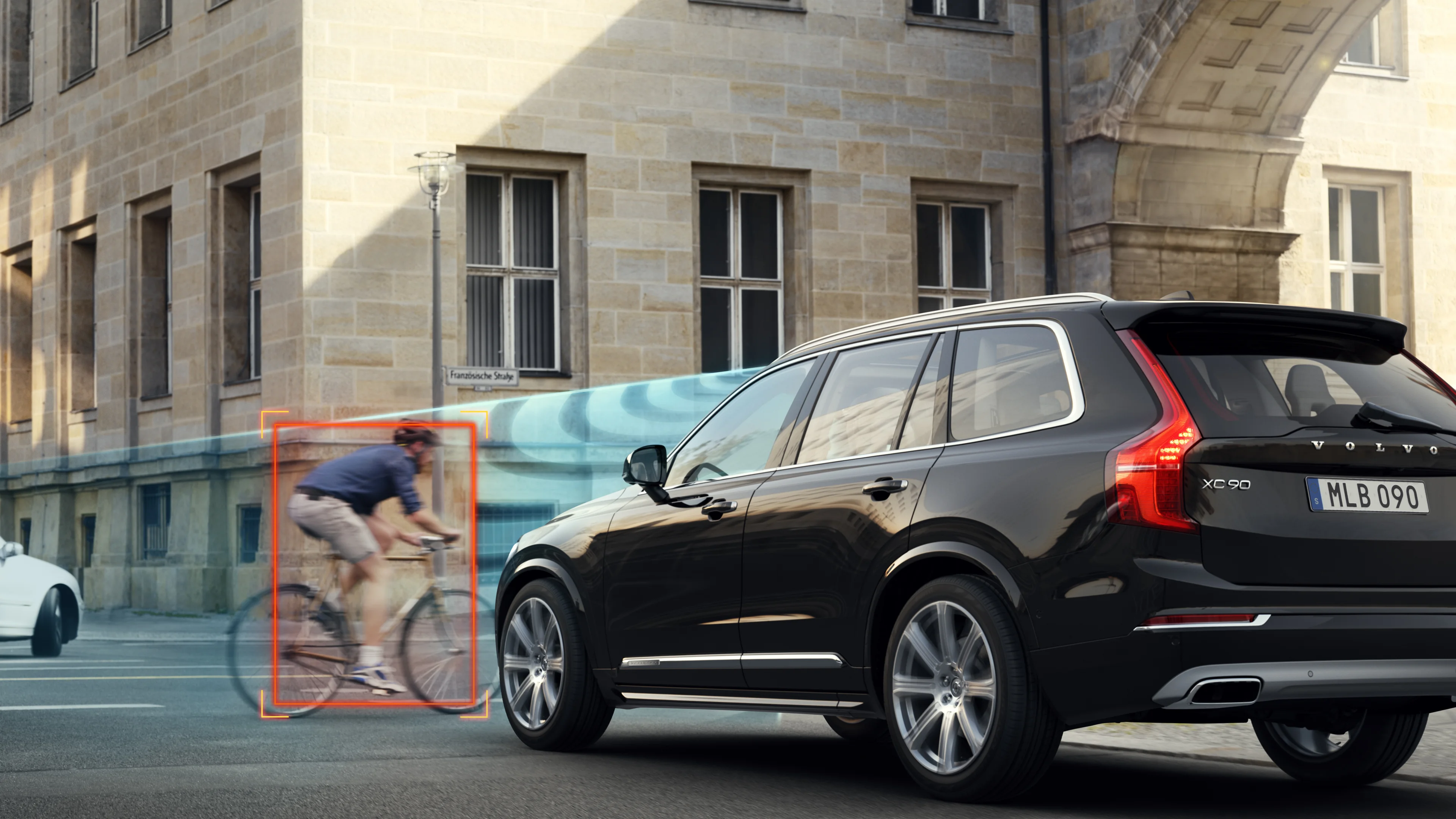 Système de détection piétons et d’anticipation de collision, sécurité routière pare-brise Volvo