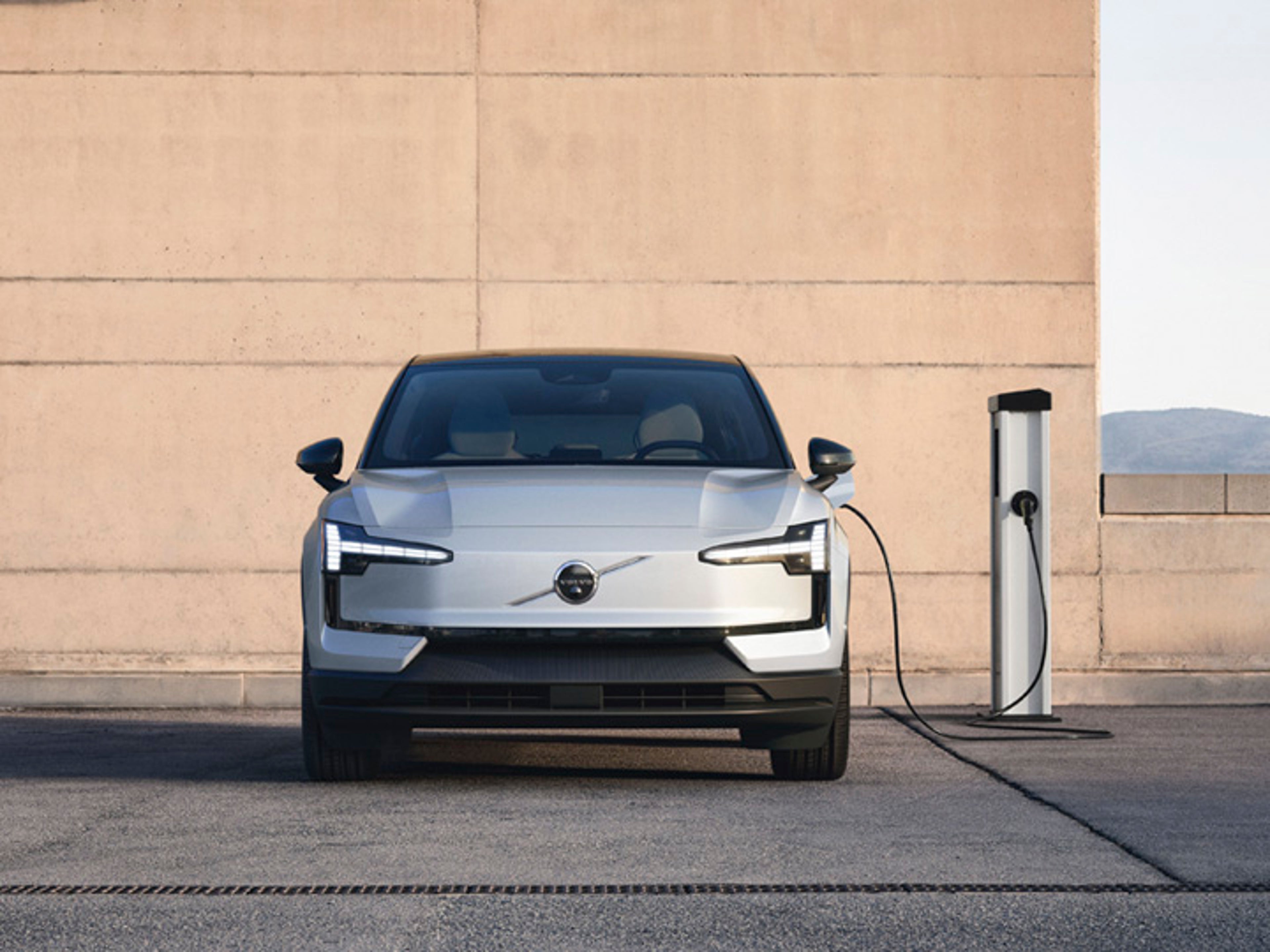 Volvo EX30 vista frontal vehículo eléctrico