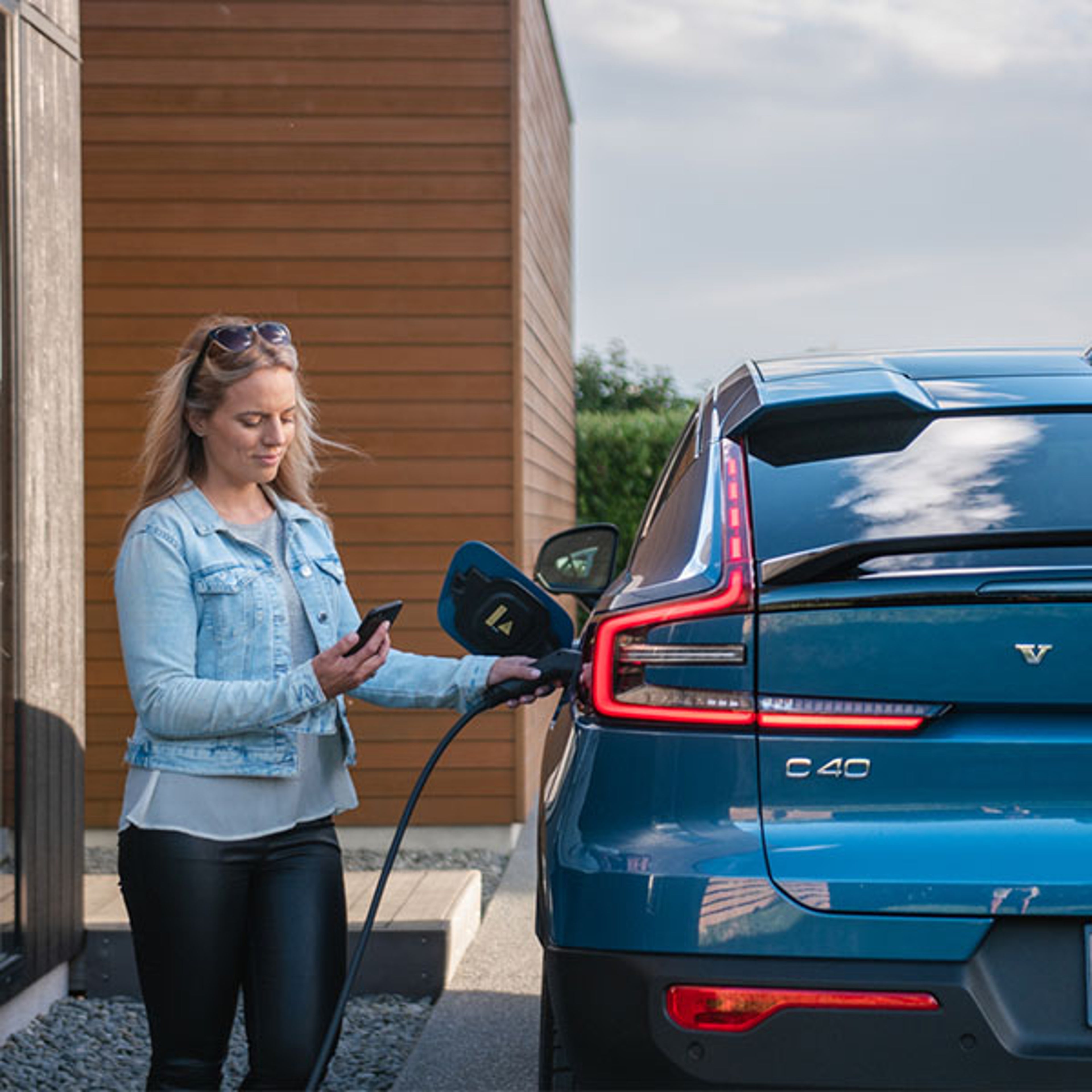 Evnex charger by C40 in driveway
