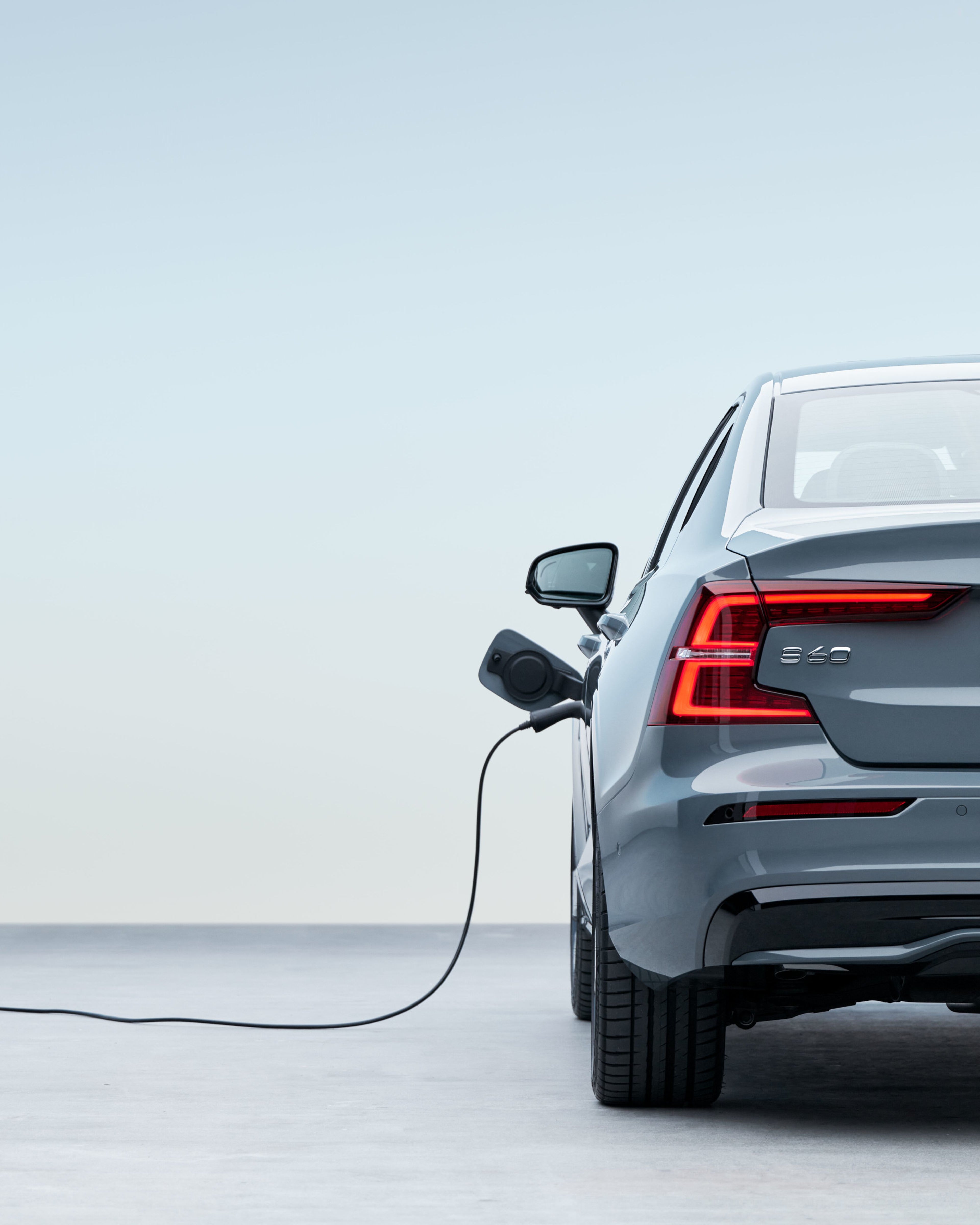 Ein Volvo Fahrzeug lädt.