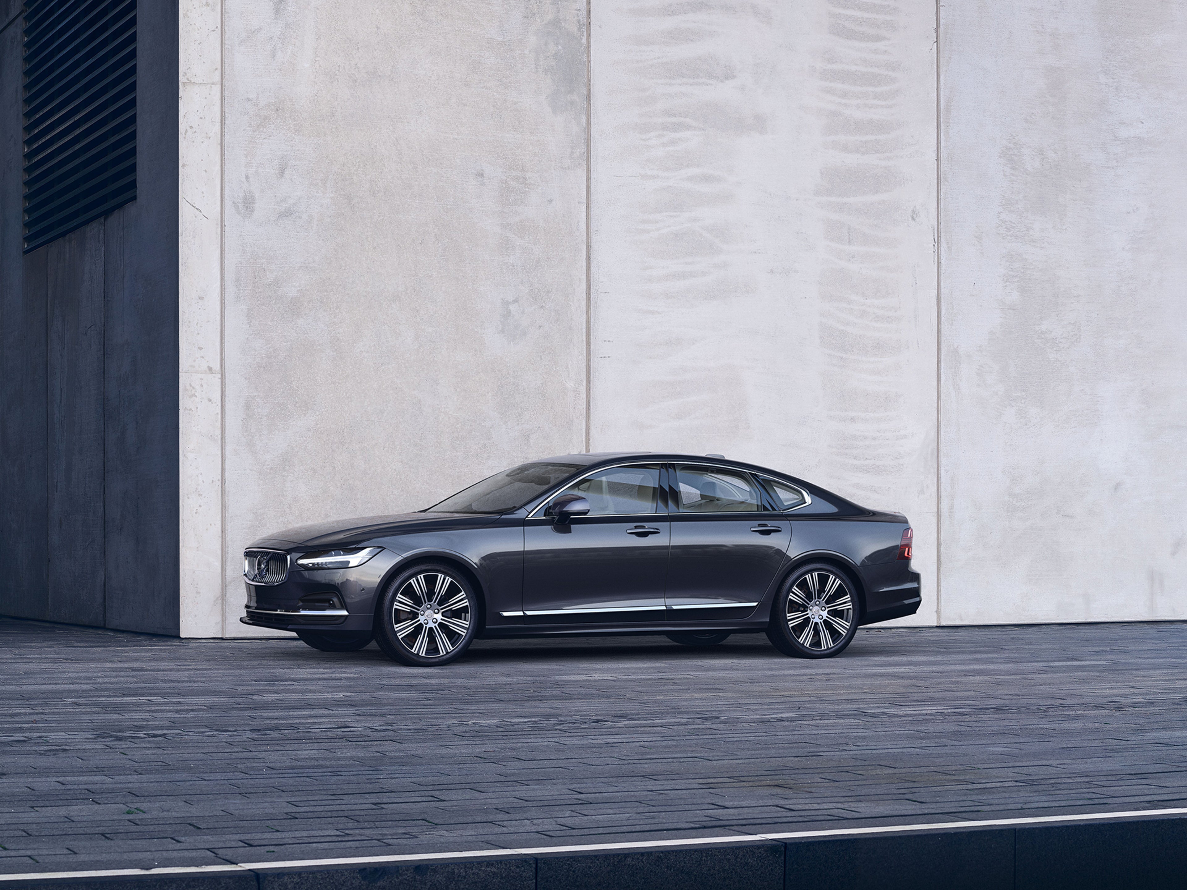 Seitliche Ansicht eines Volvo S90