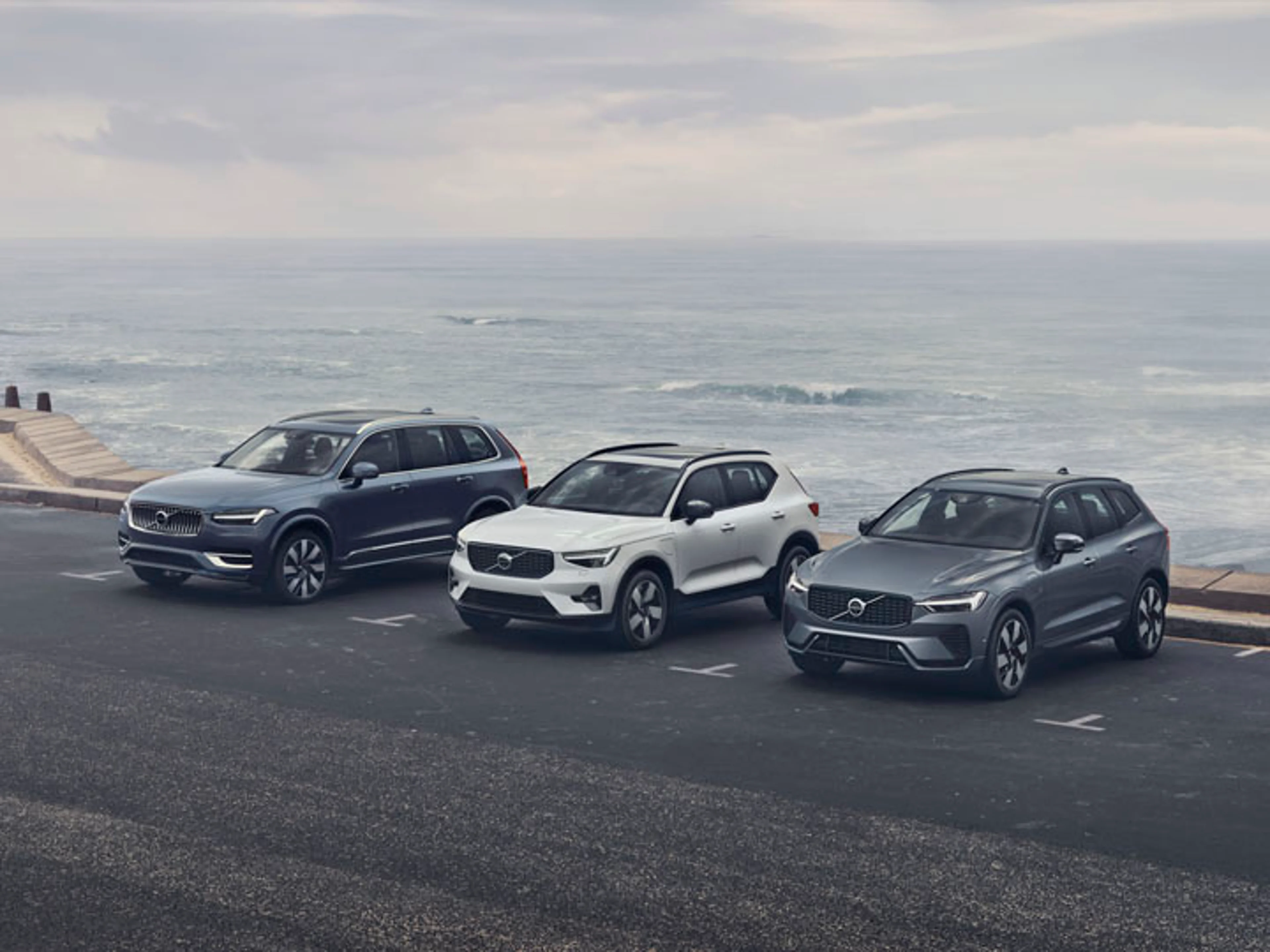 Gama Volvo SUV junto al mar