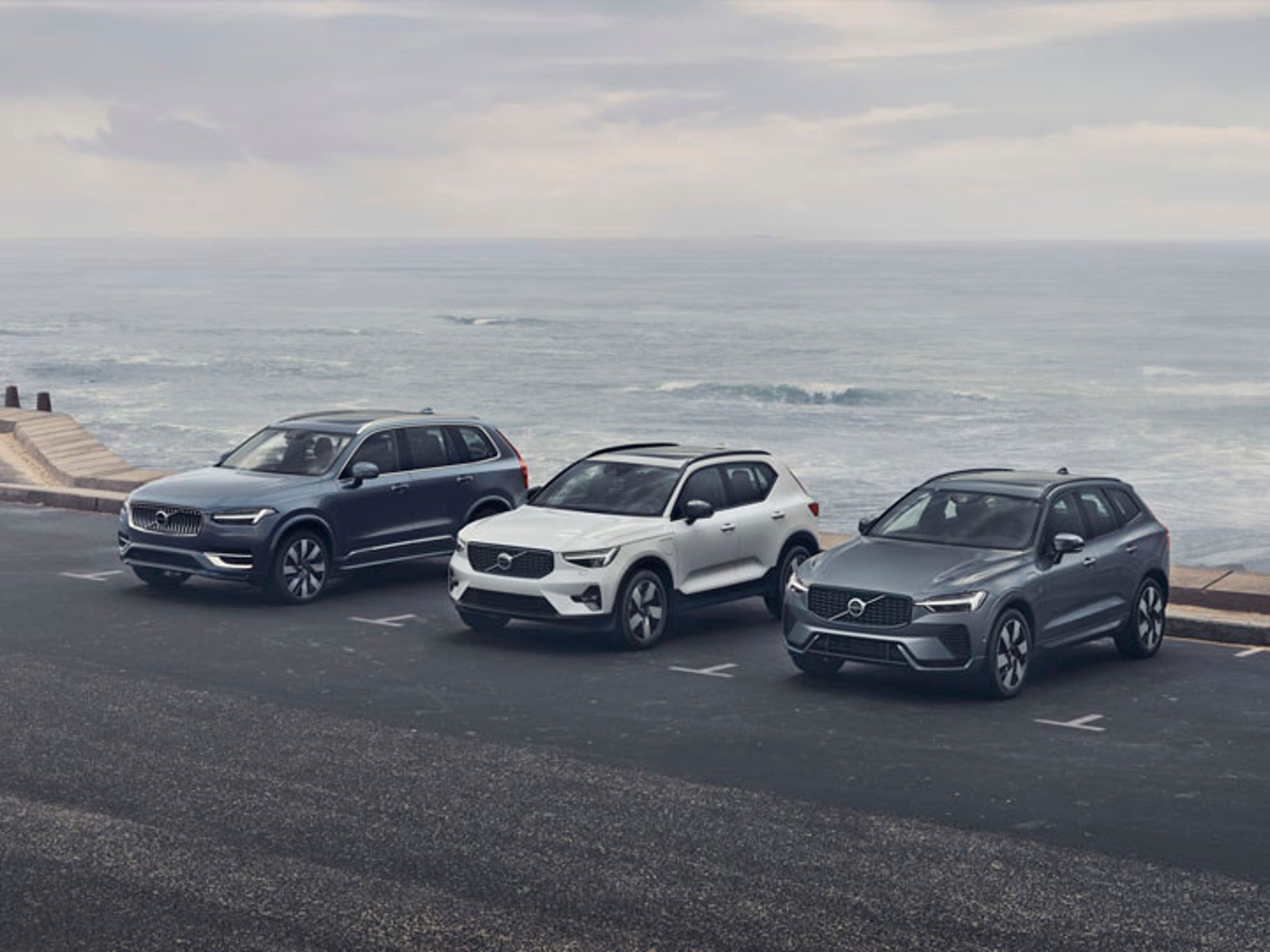 Gama Volvo SUV junto al mar