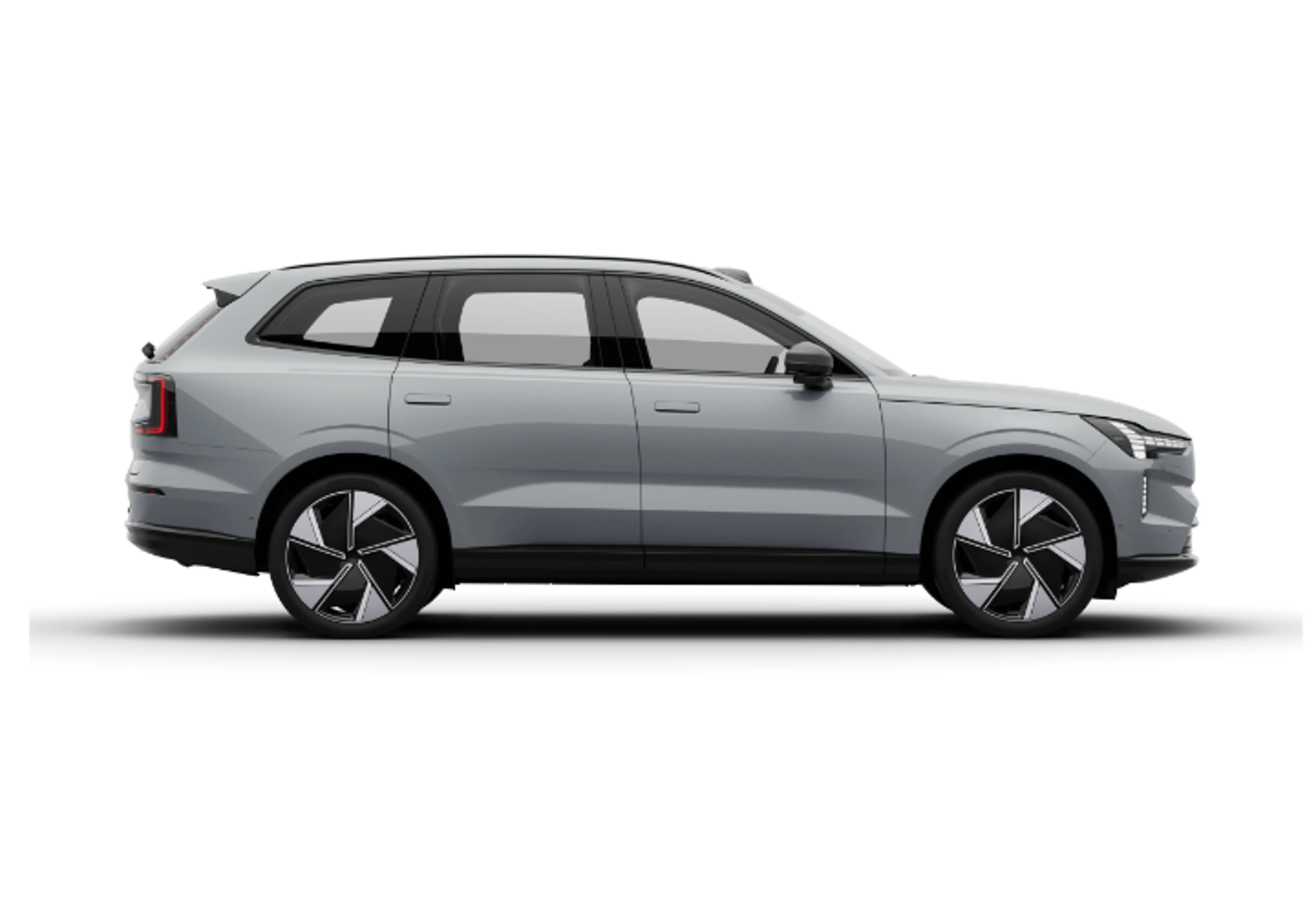Ein grauer Volvo EX90 SUV auf weißem Hintergrund.