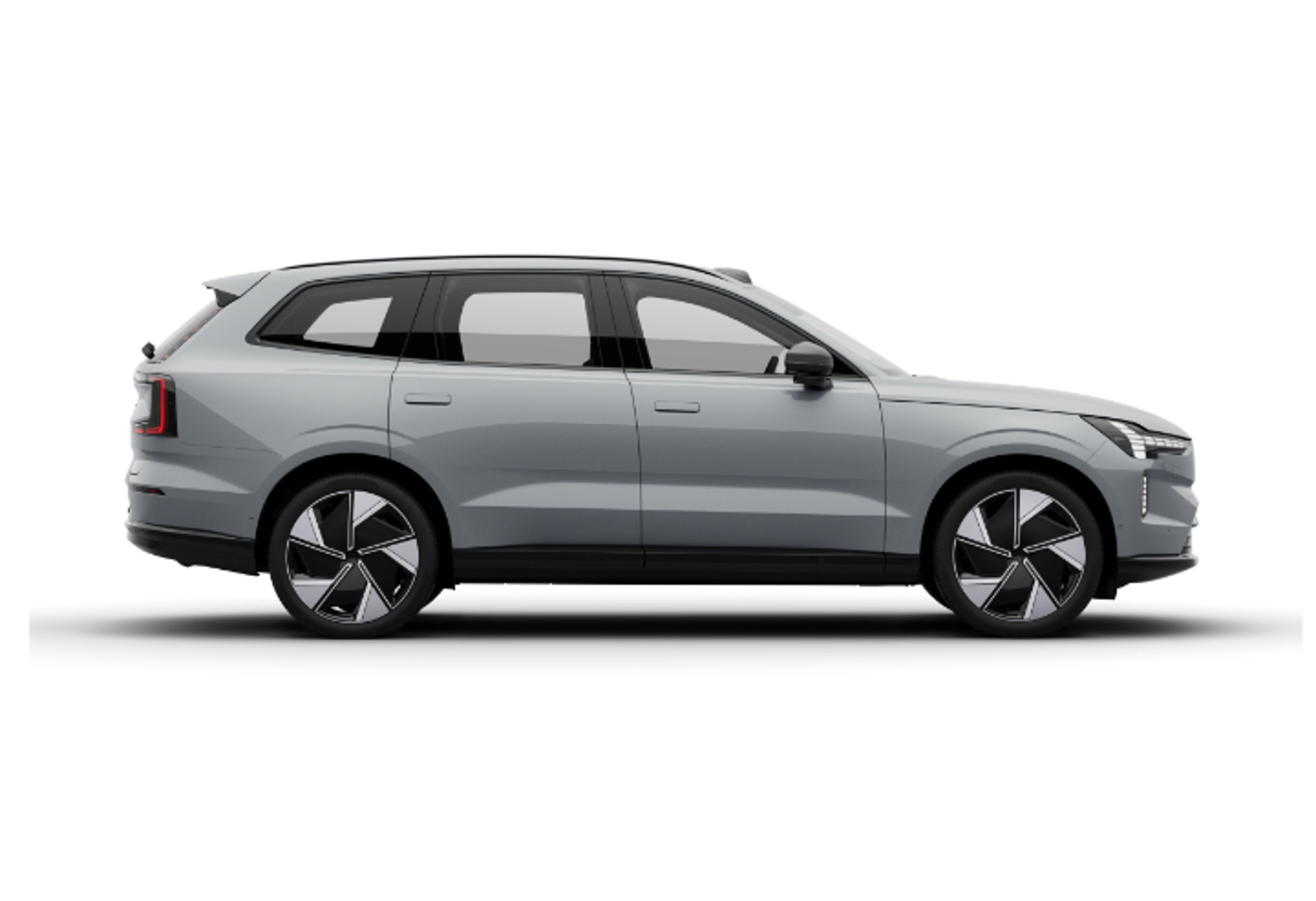 Ein grauer Volvo EX90 SUV auf weißem Hintergrund.