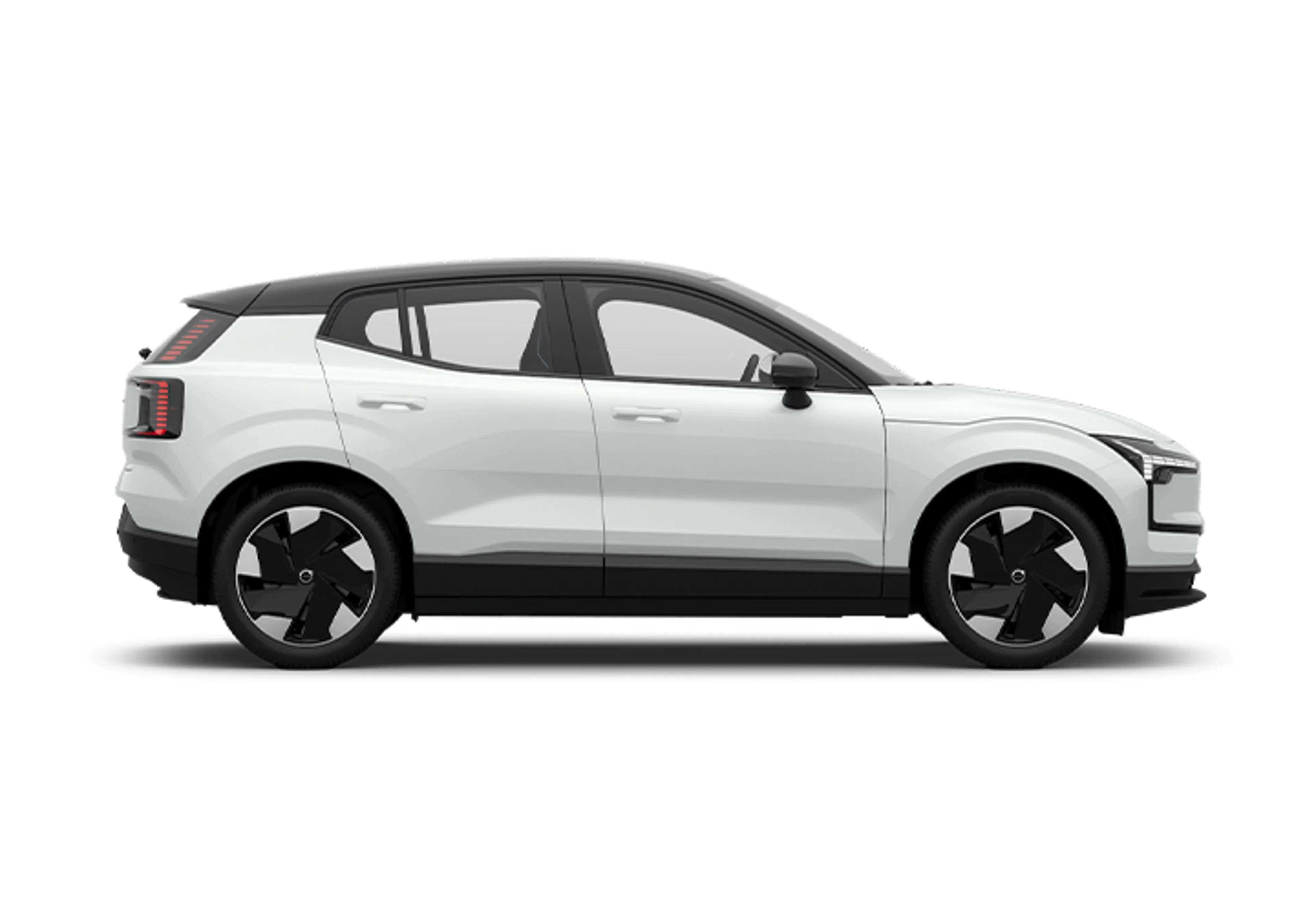Ein weißer Volvo EX30 SUV auf weißem Hintergrund.