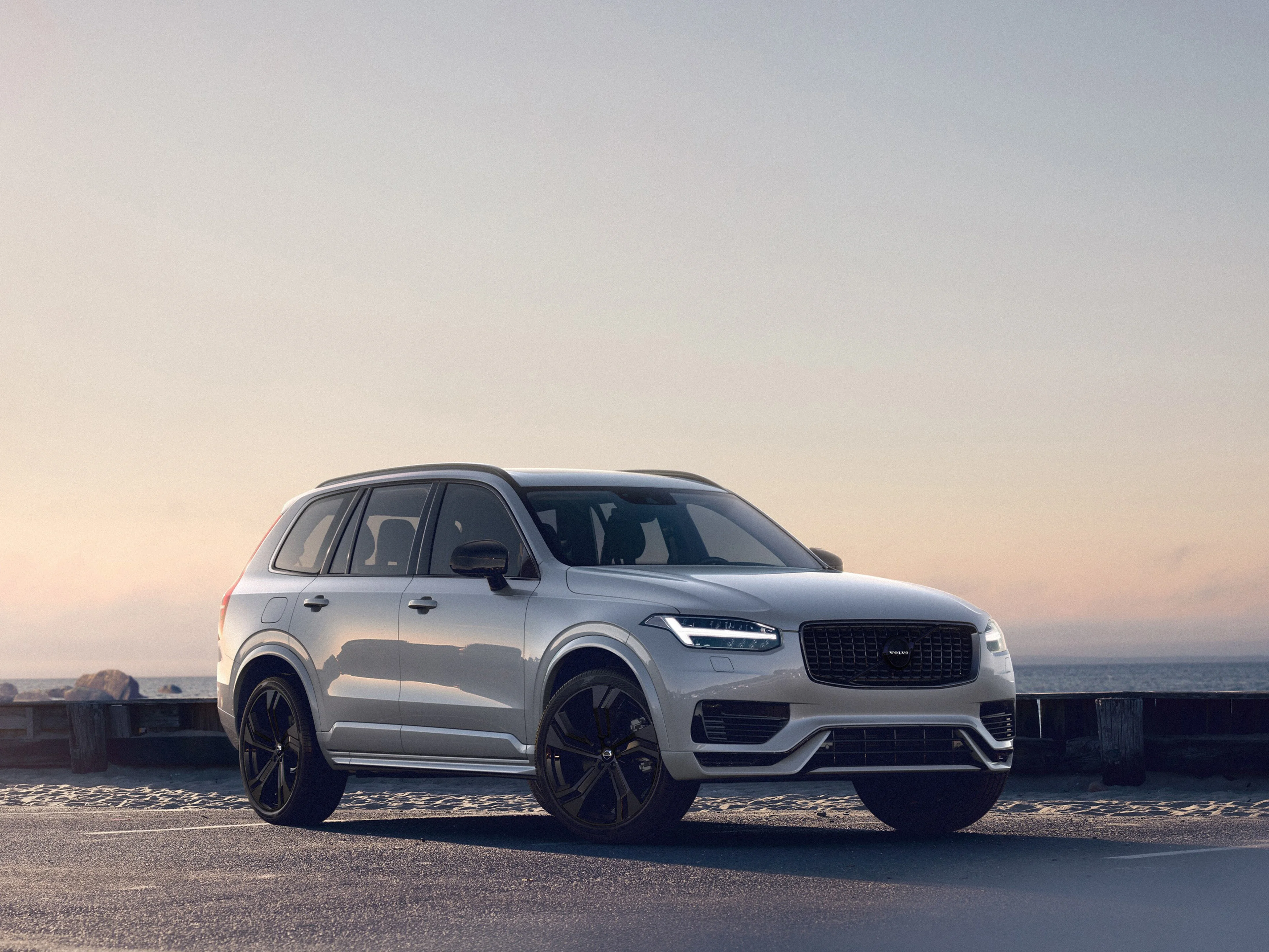 Volvo XC90 side sunset