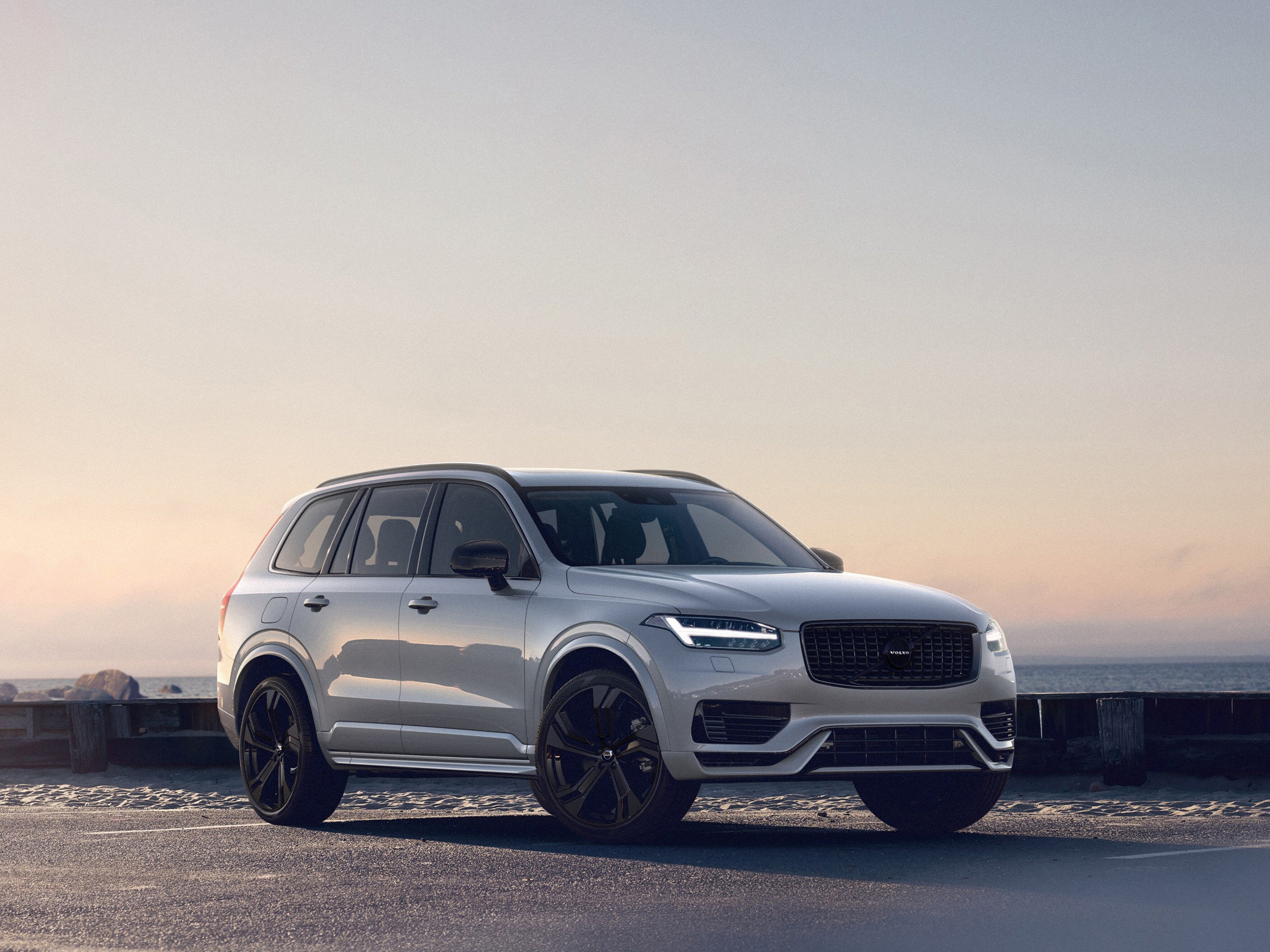 Volvo XC90 side sunset