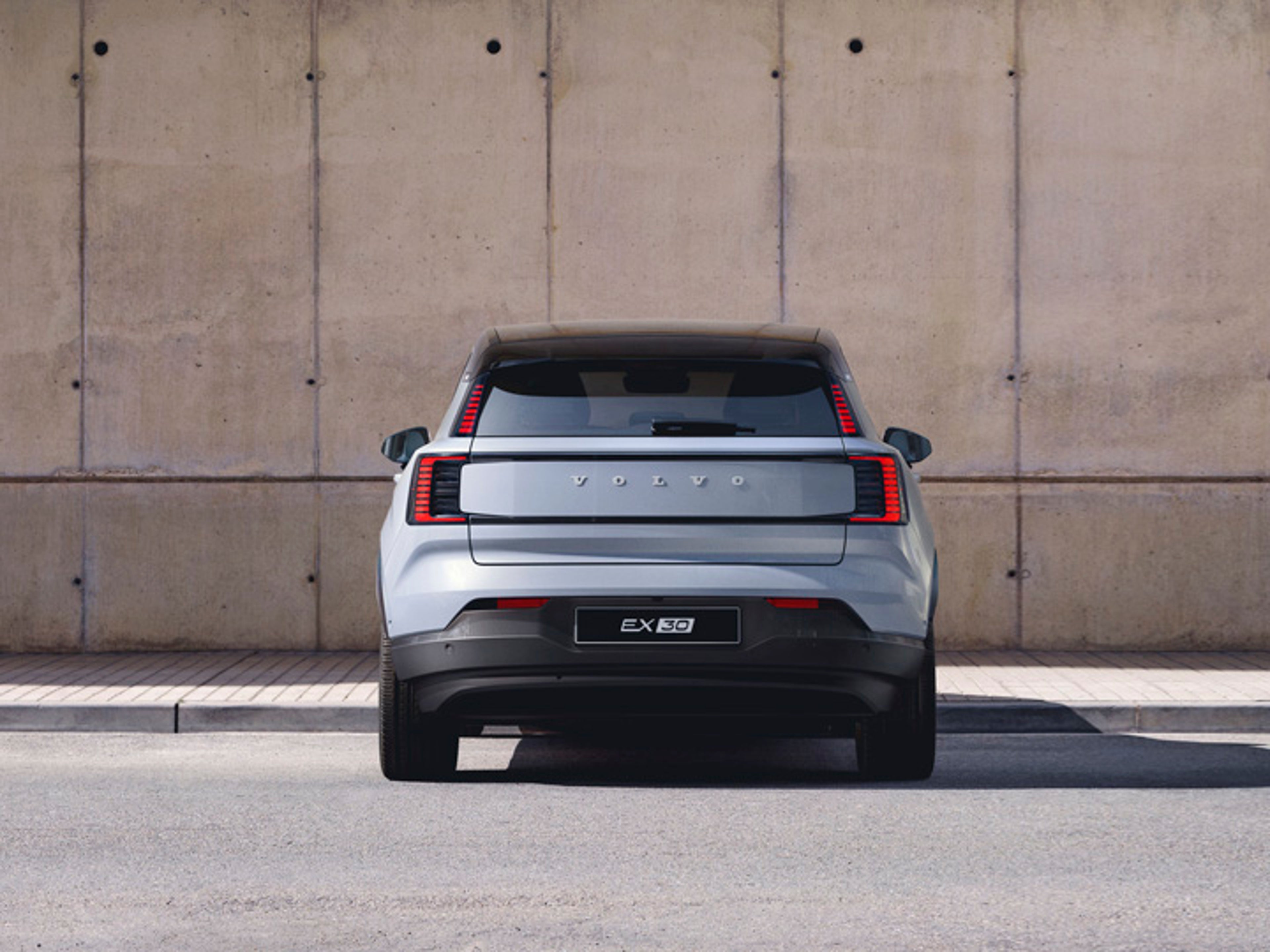Volvo EX30 vista trasera vehículo eléctrico