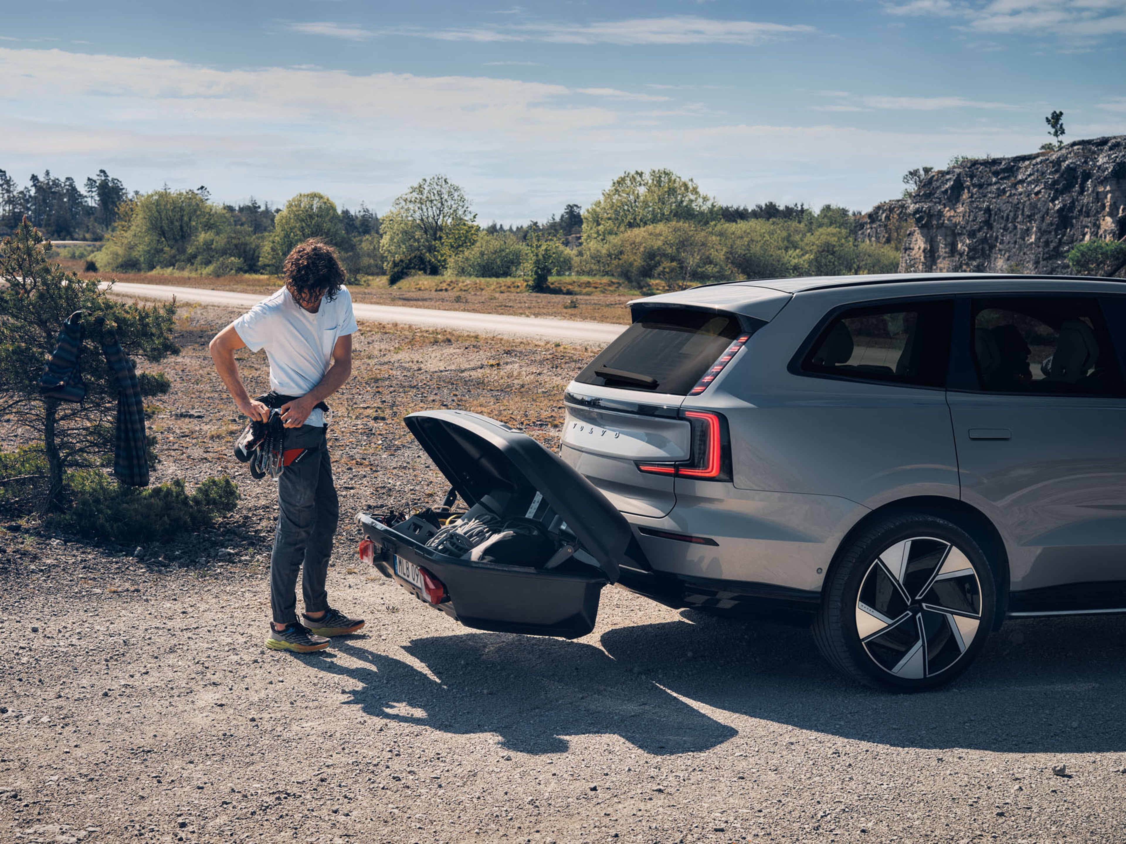 Volvo Trailer Hitch Cargo Box - Volvo Cars Accessory