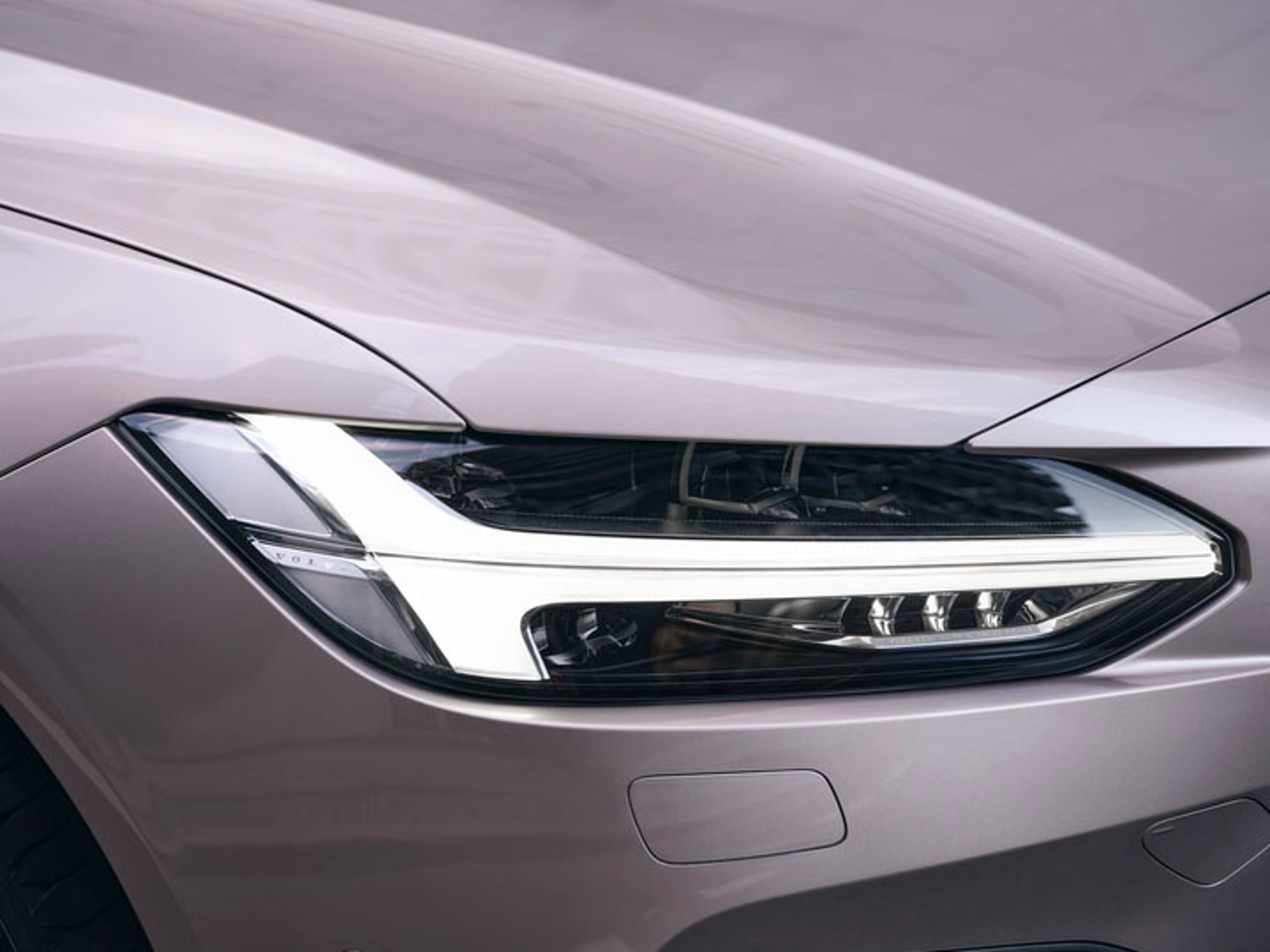 Faros  martillo de Thor Volvo