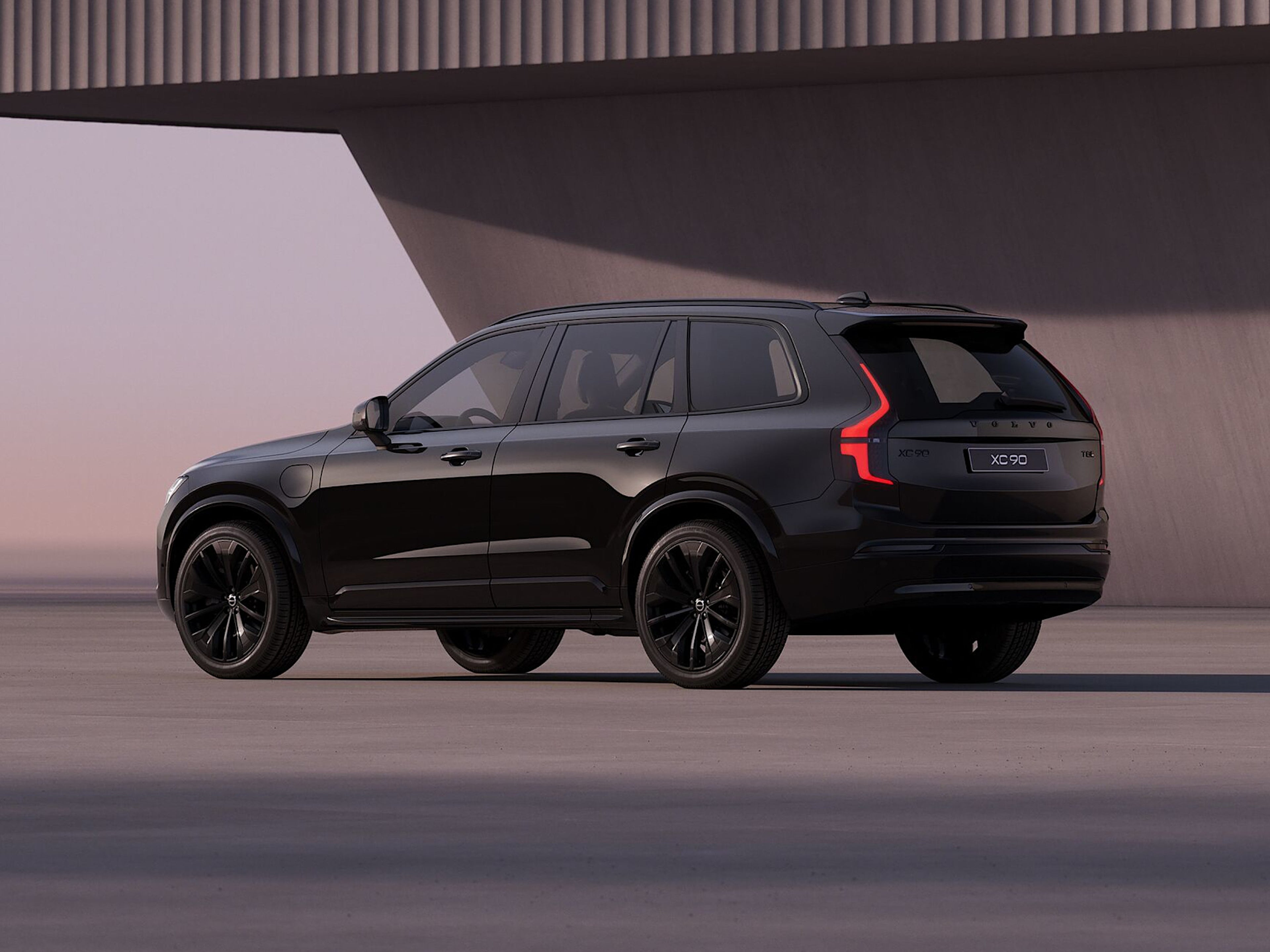 Volvo XC90 plug-in hybrid ve verzi Black Edition