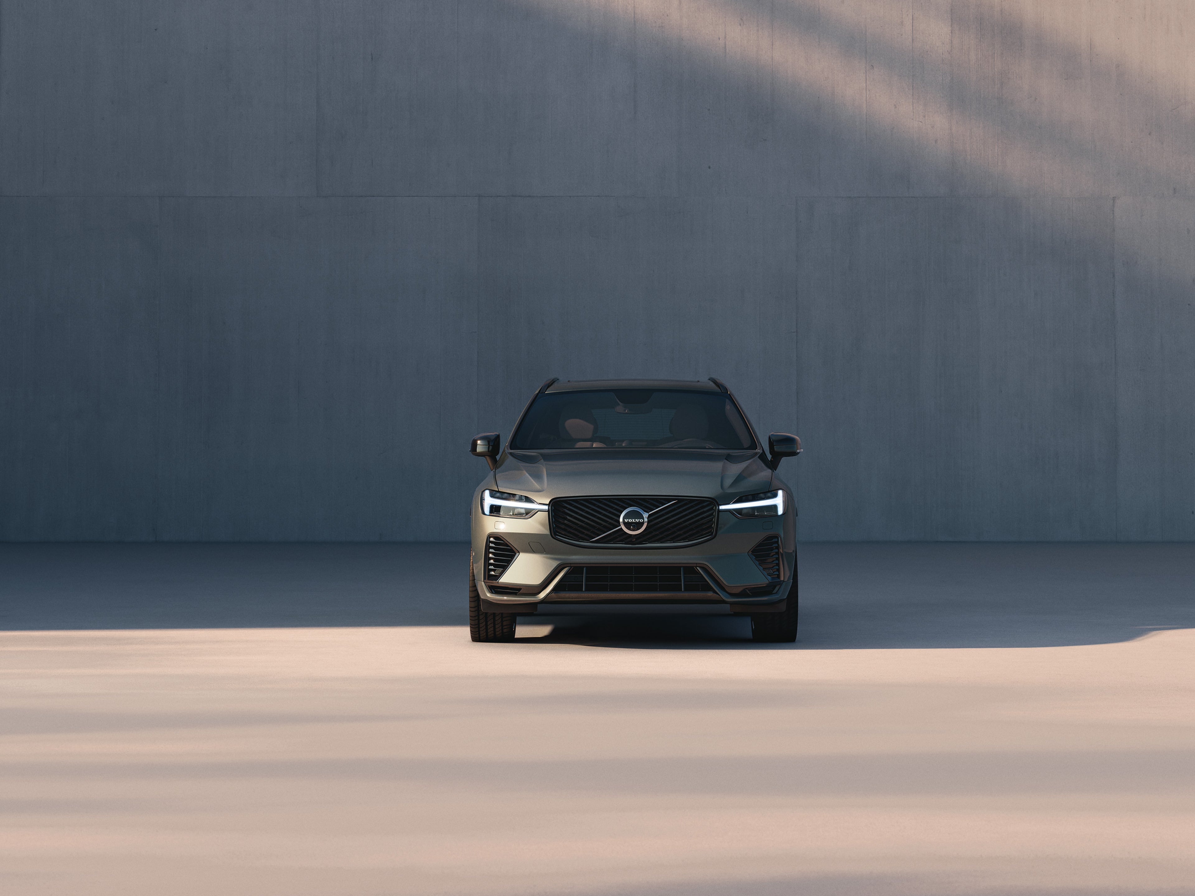 Front view of Volvo XC60 in Forest Lake