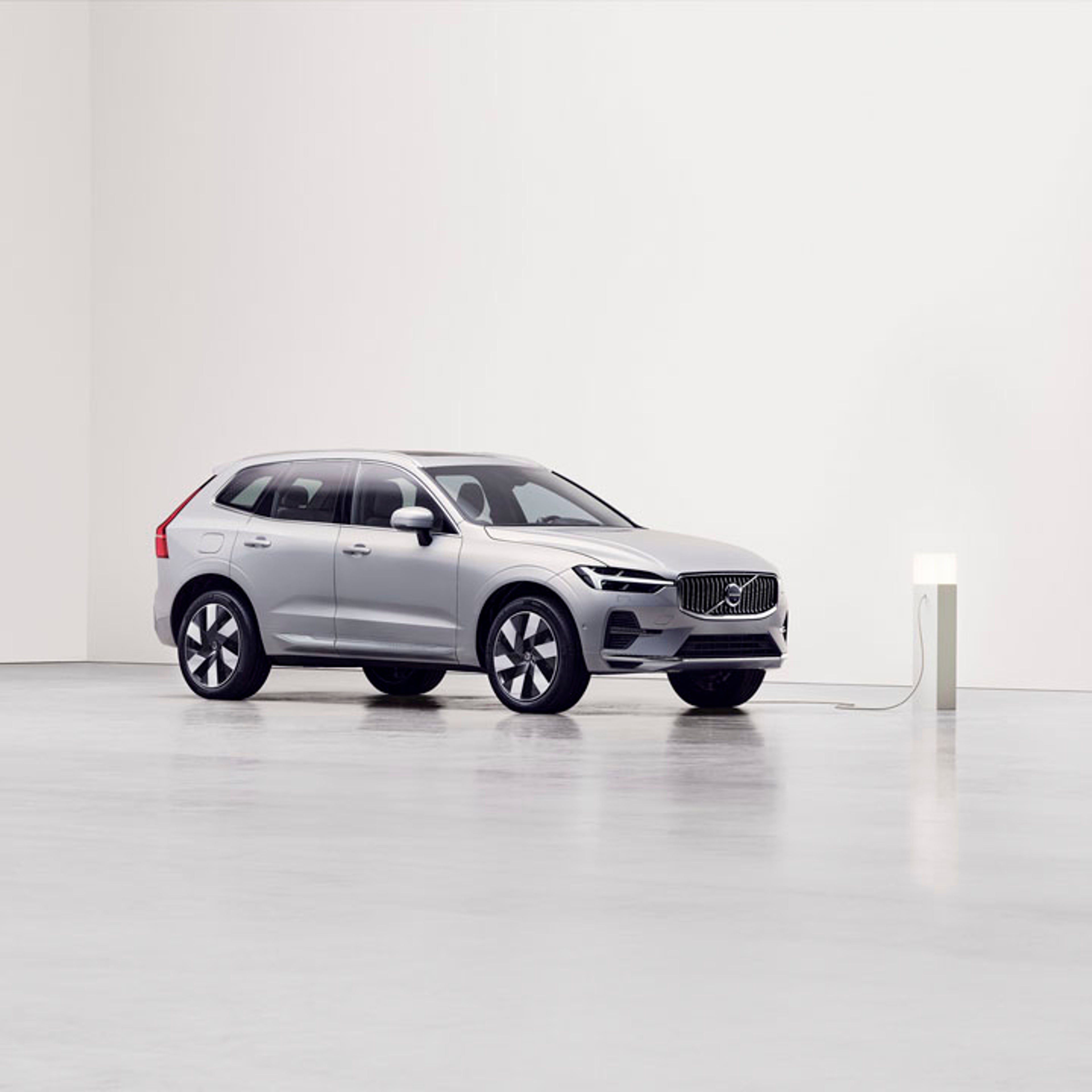 Volvo XC60 vista lateral recargando