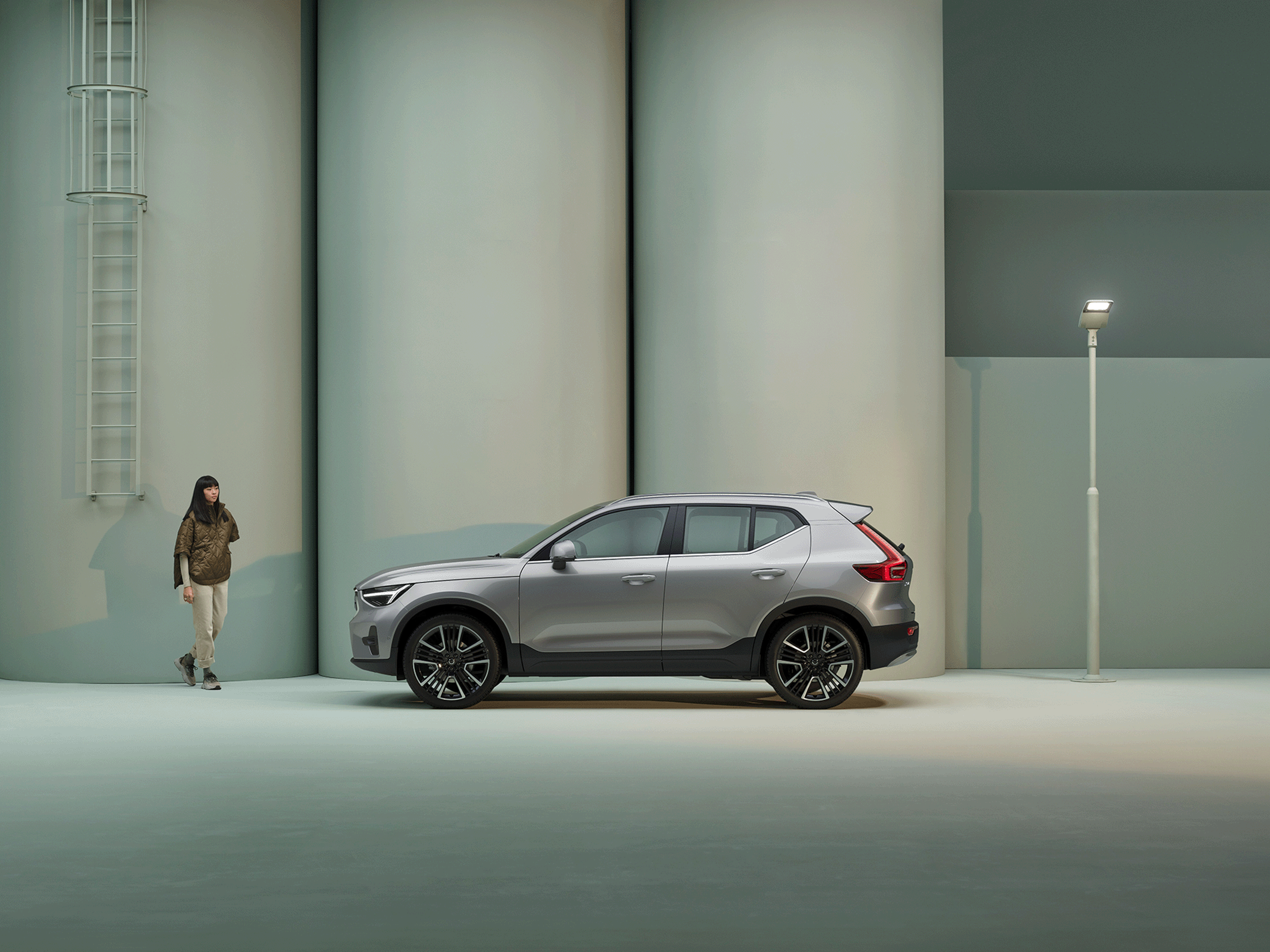 Seitenansicht eines Volvo XC40 Mild Hybrid.