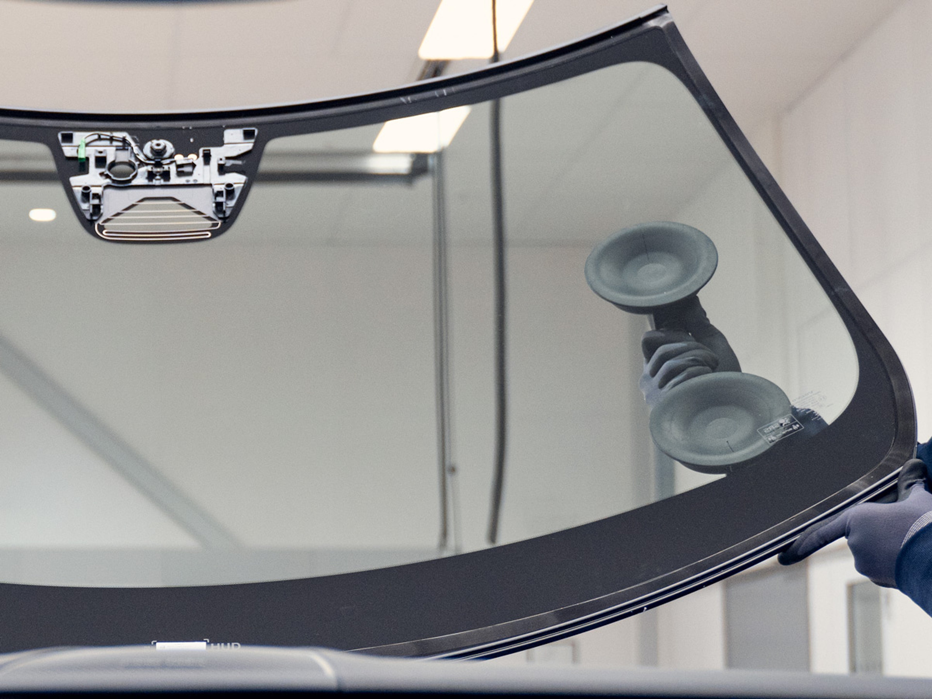 Volvo servicetekniker lagar vindruta