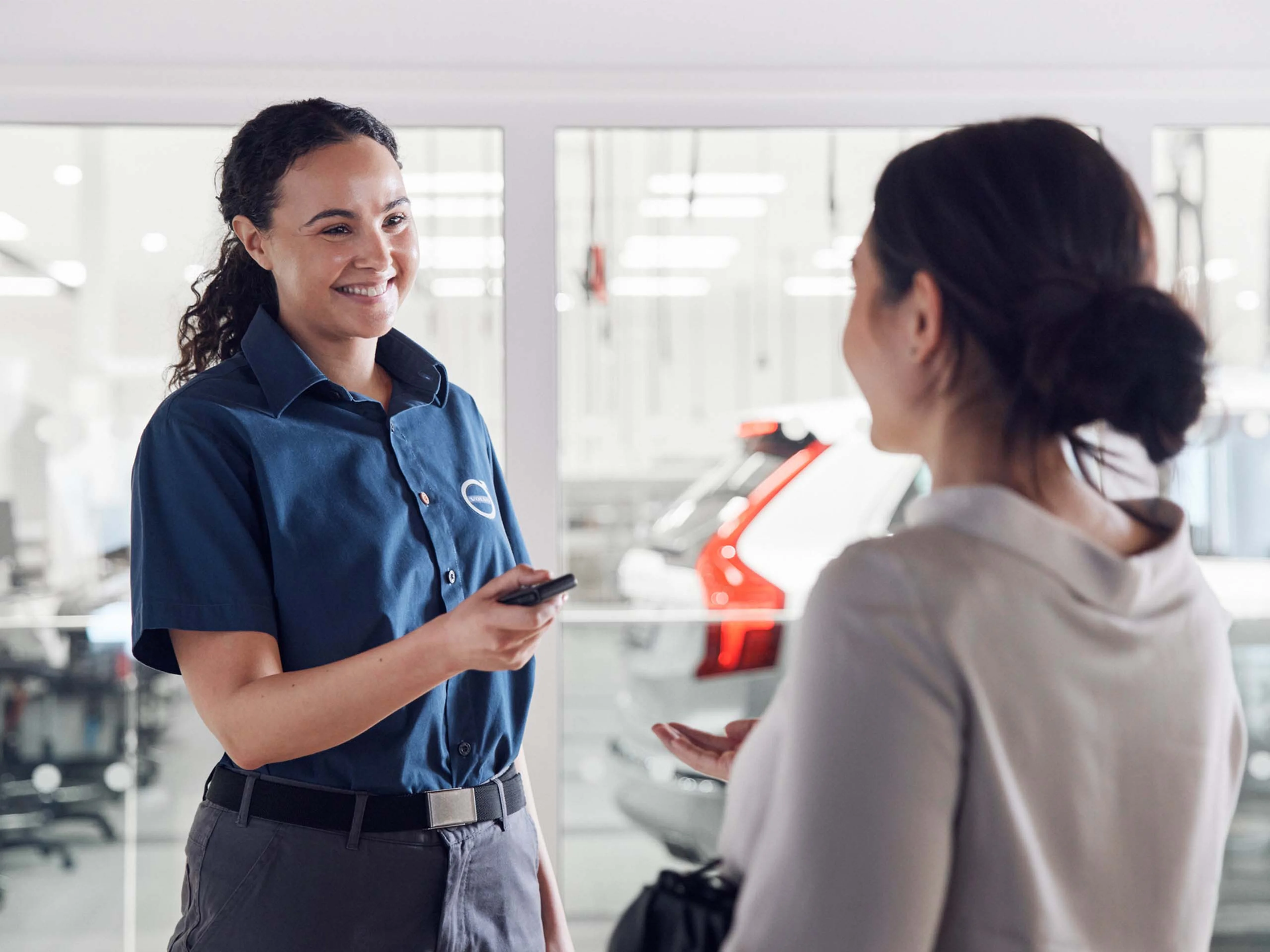 Sleutel overdracht in showroom