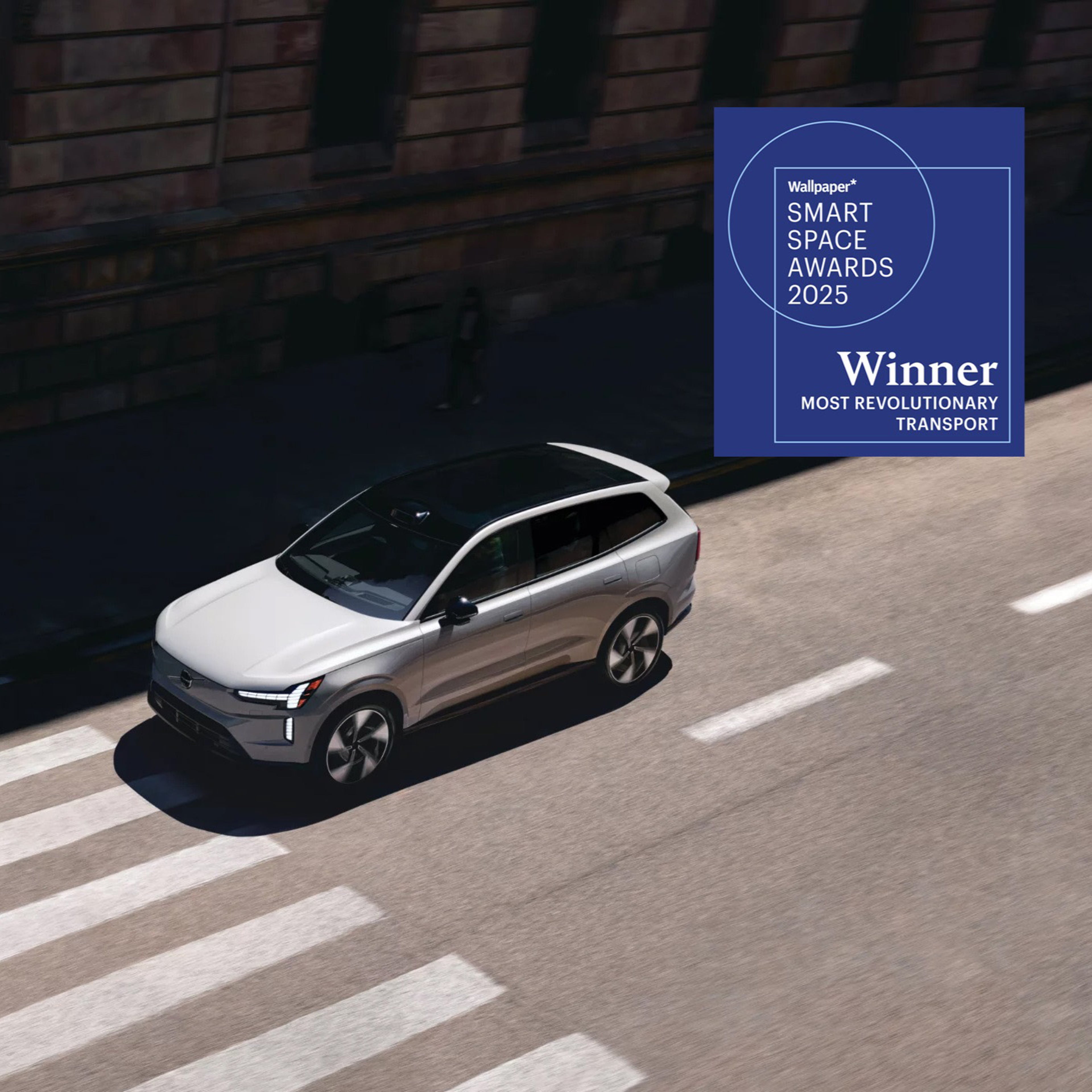 Birds eye view of EX90 parked at traffic lights