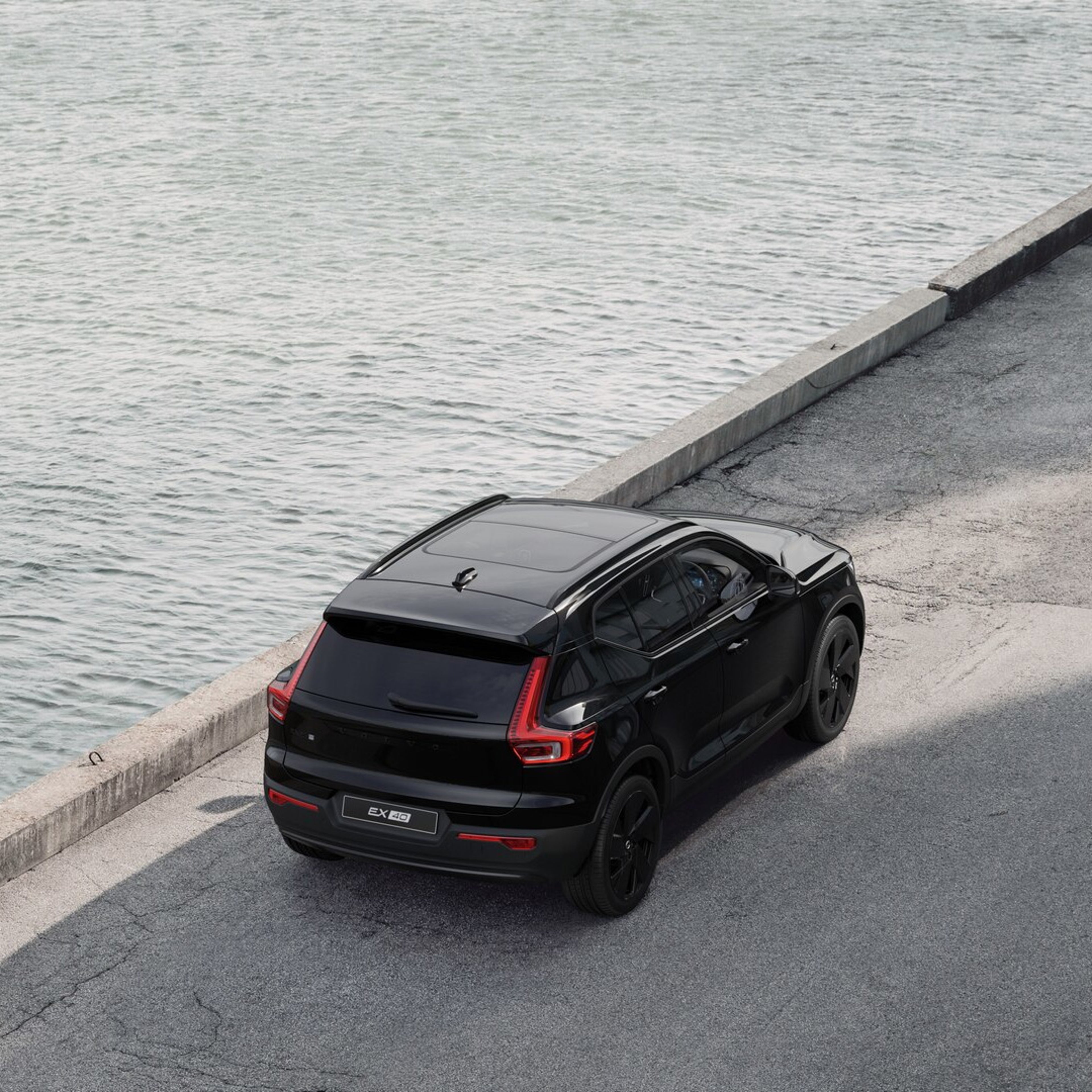 Rear view of EX40 Black Edition parked by a river