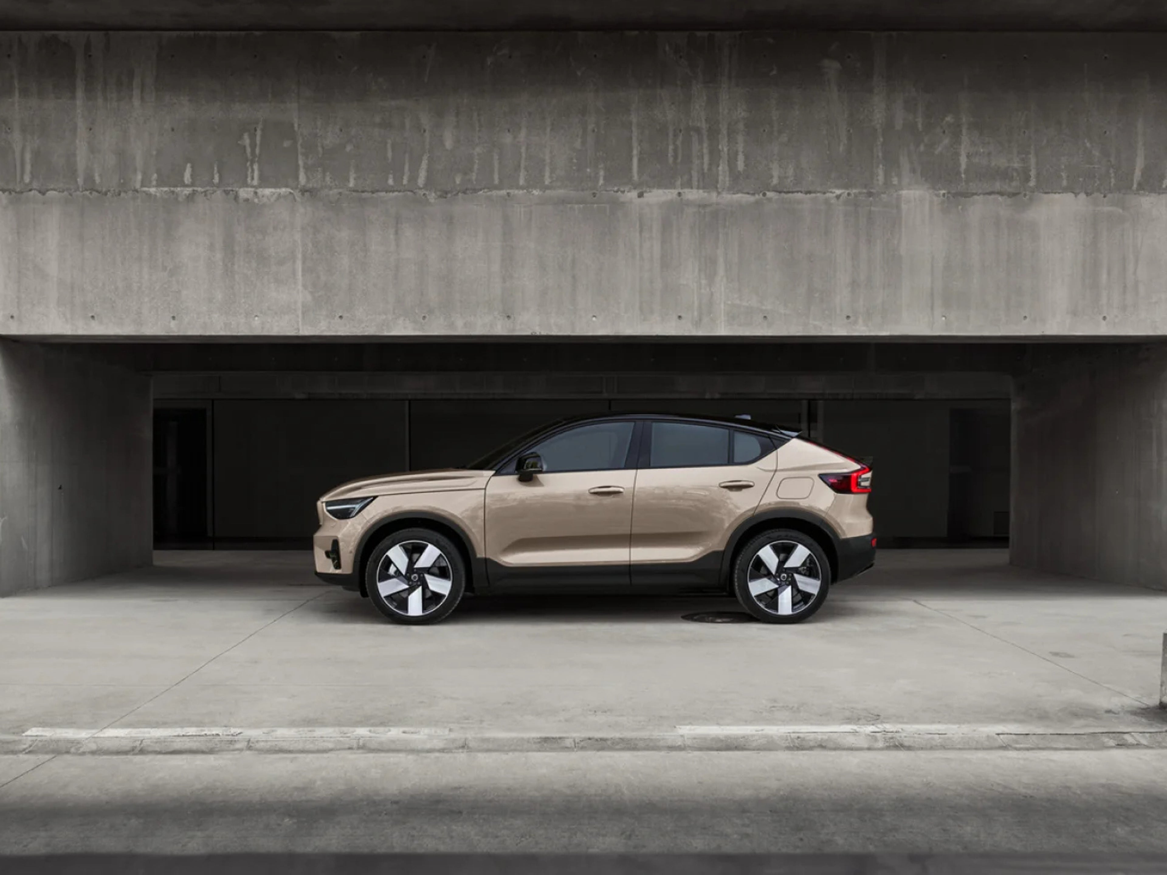 Volvo EC40 next to angular concrete undercroft
