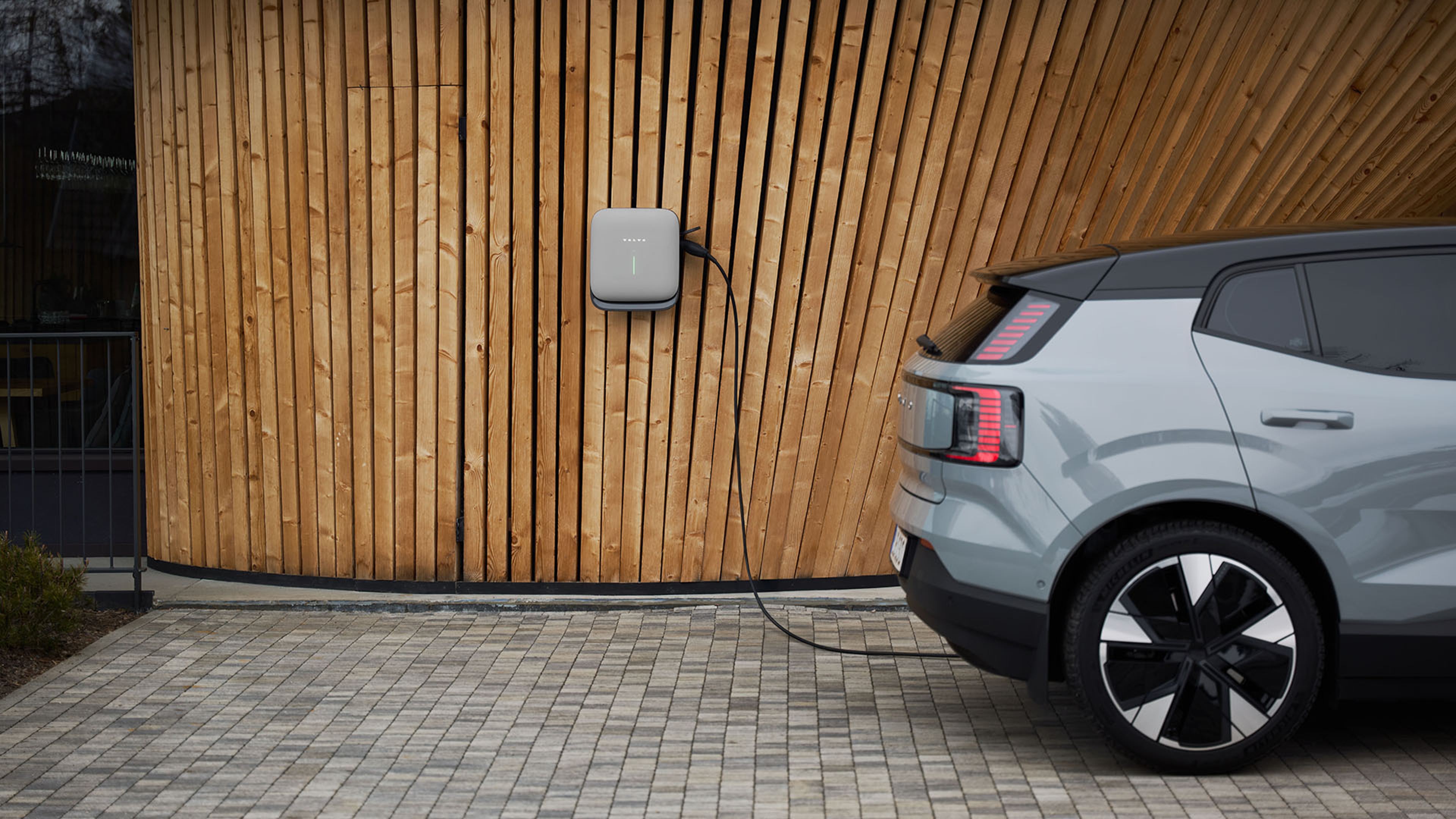 Volvo EX30 bij laadbox