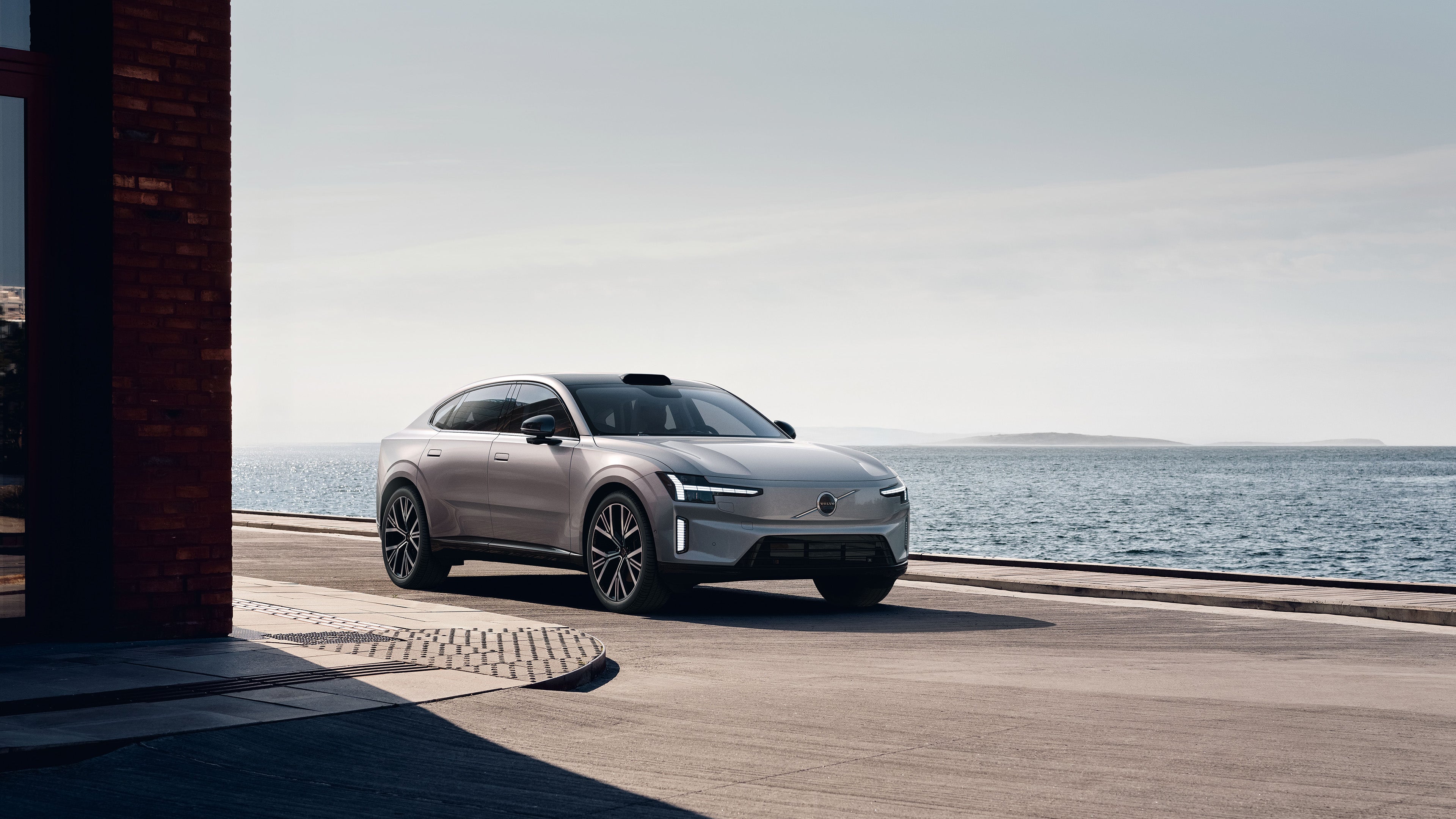 ES90 in front of water on a sunny day