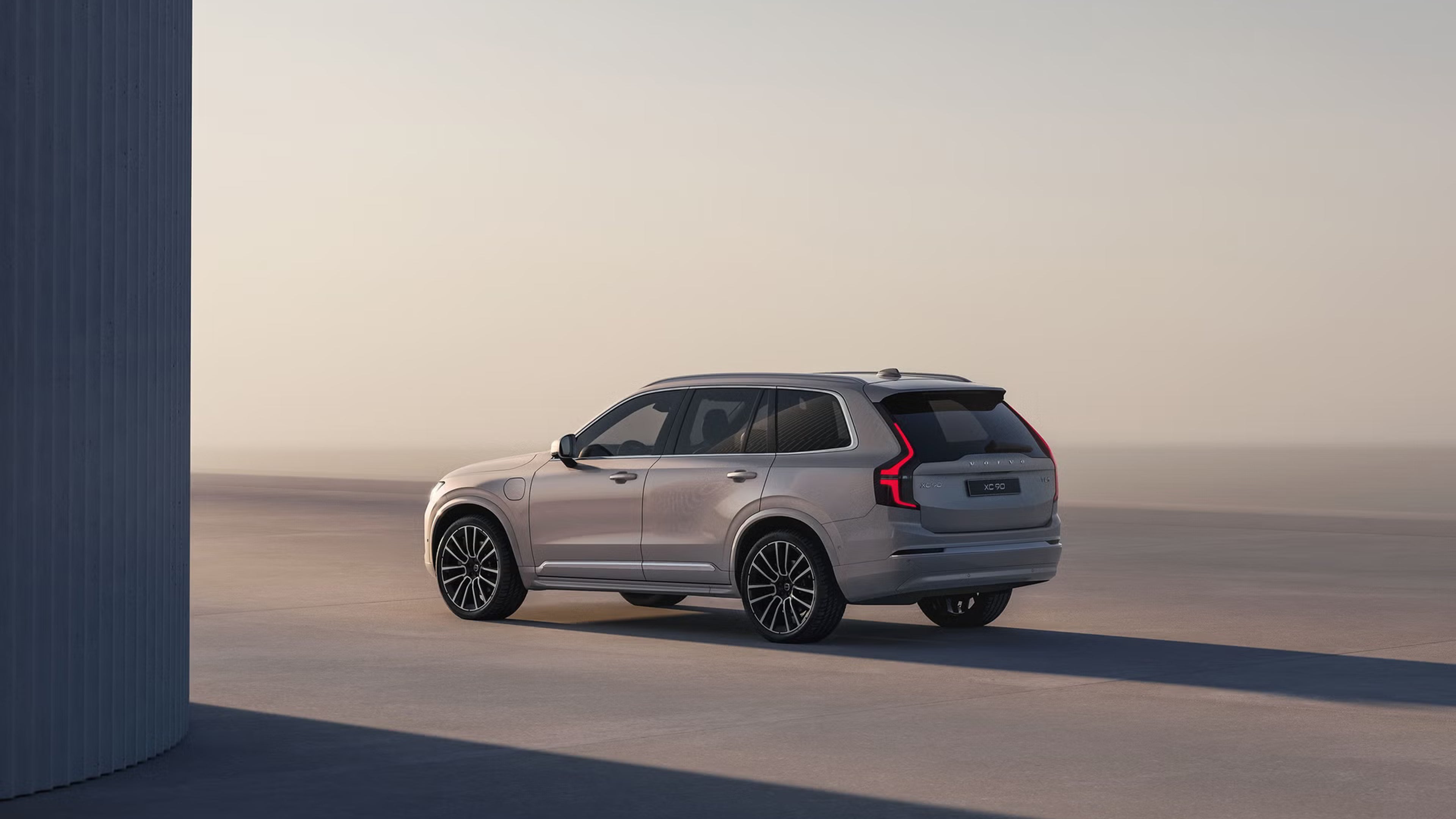 Volvo XC90 plug-in hybrid at three quarter angle facing sunlight