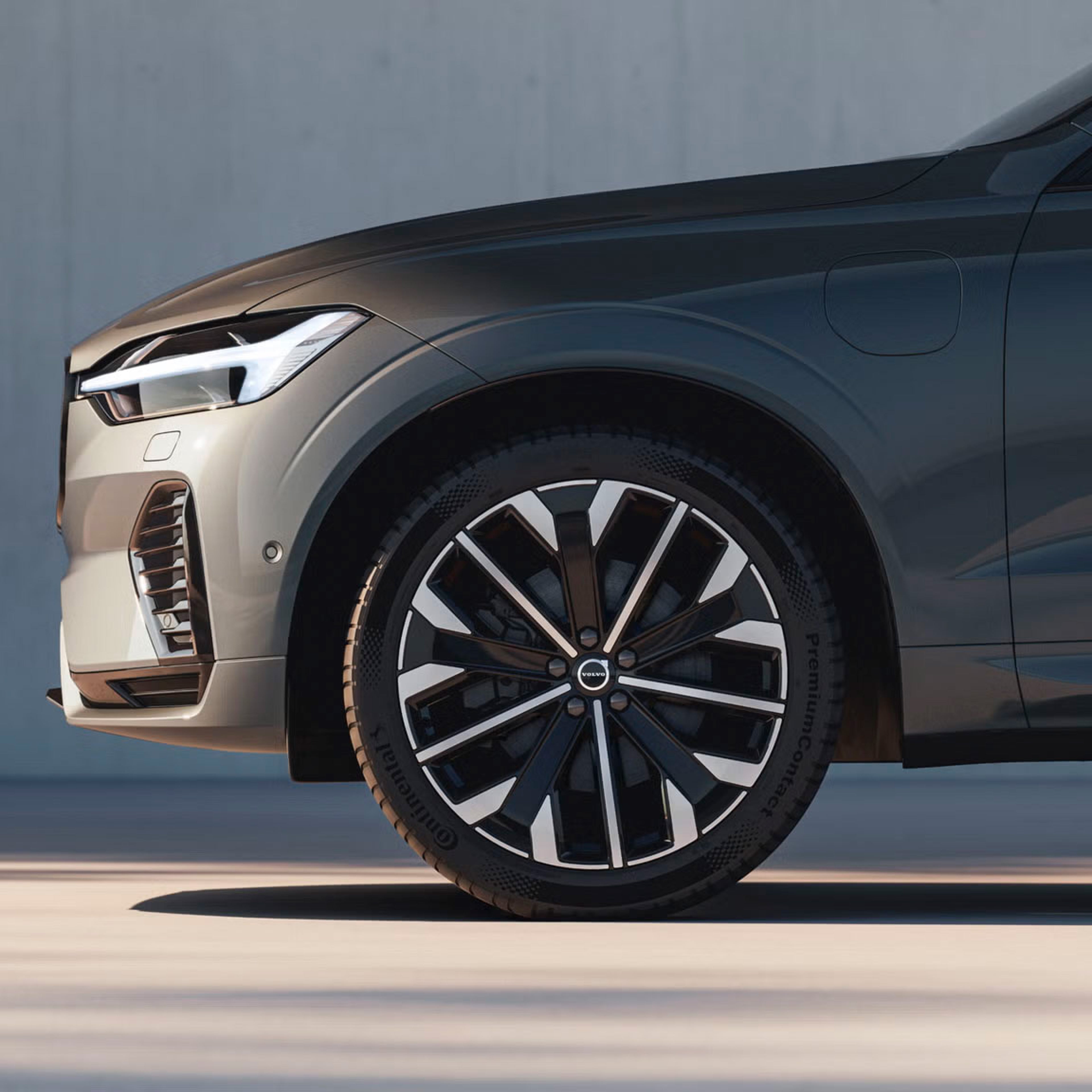 Close up of an XC60 wheel