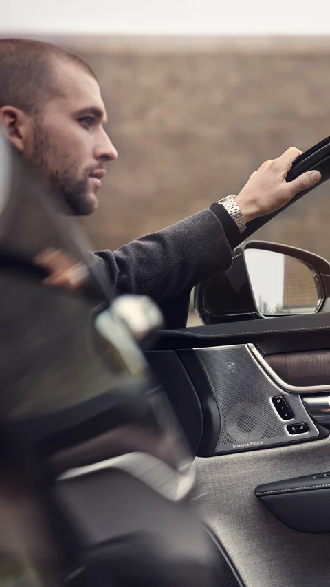 Elevate Your Journey: The Definitive Guide to Man Luxury Car Rental () Elevate Your Journey: The Definitive Guide to Man Luxury Car Rental
